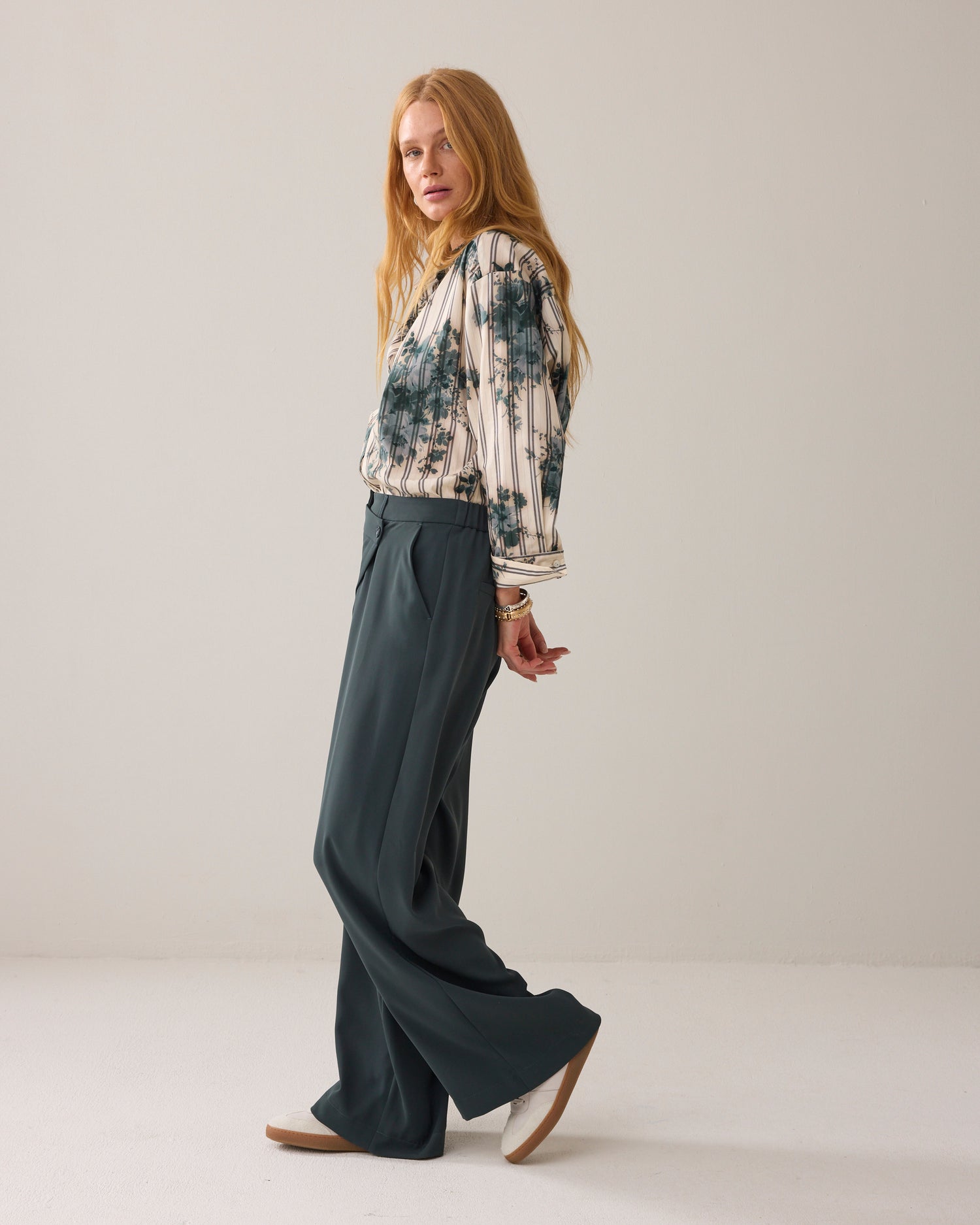 Wide-leg trousers with crossover