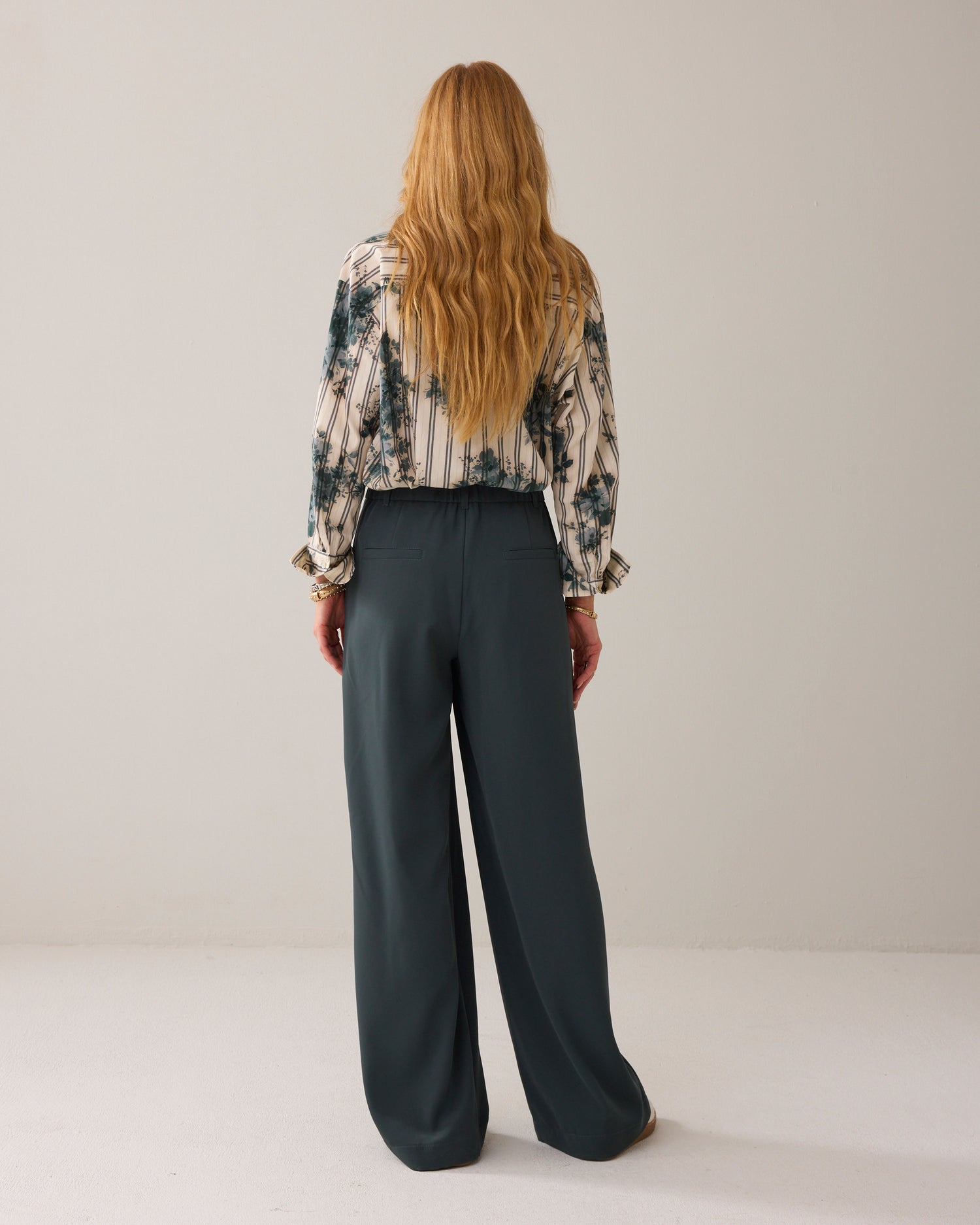 Wide-leg trousers with crossover
