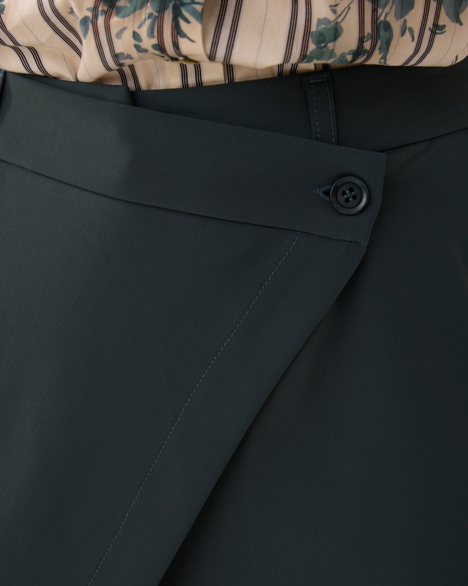 Wide-leg trousers with crossover