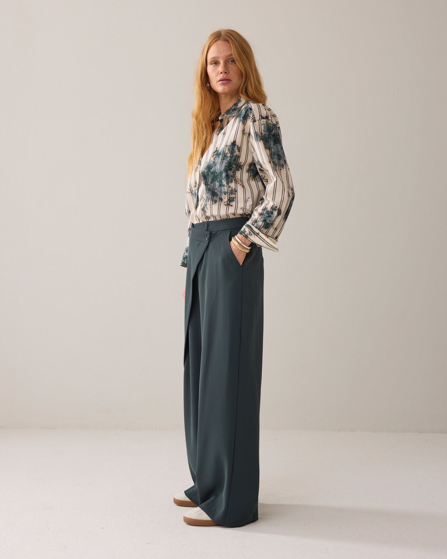 Wide-leg trousers with crossover