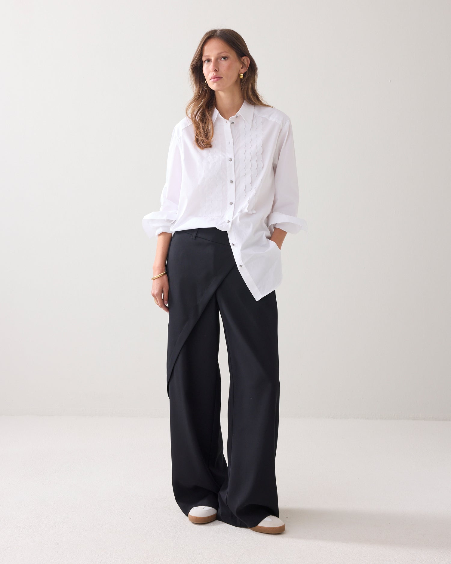 Wide-leg trousers with crossover