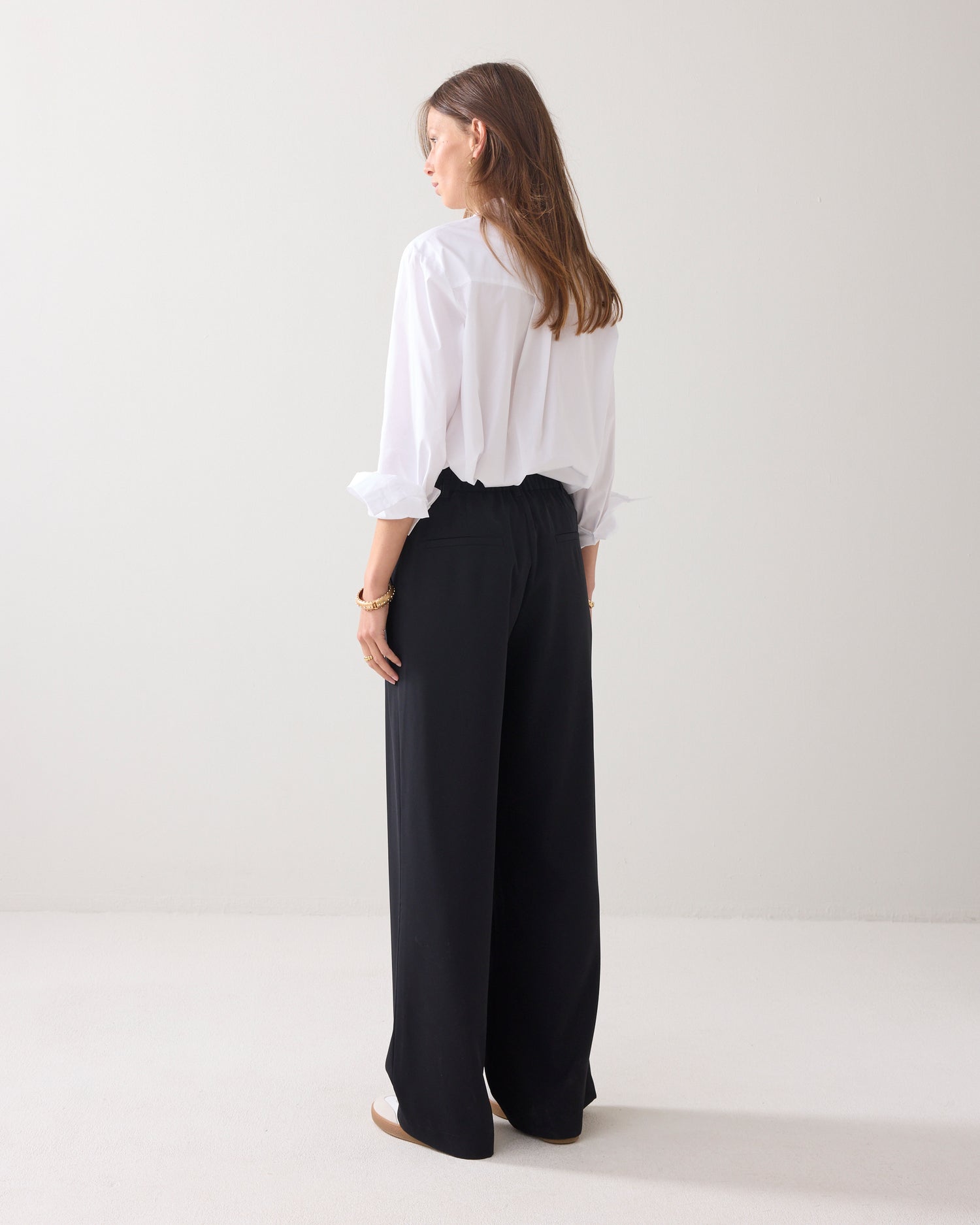 Wide-leg trousers with crossover