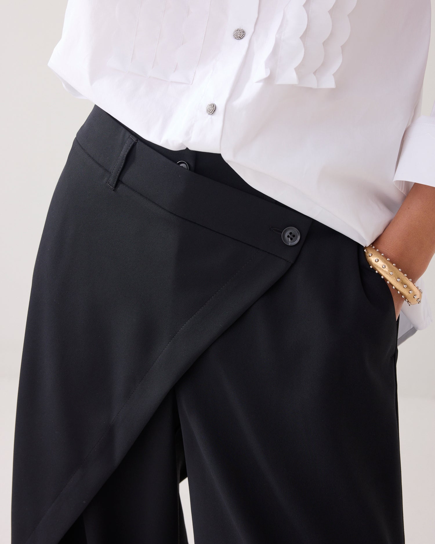 Wide-leg trousers with crossover