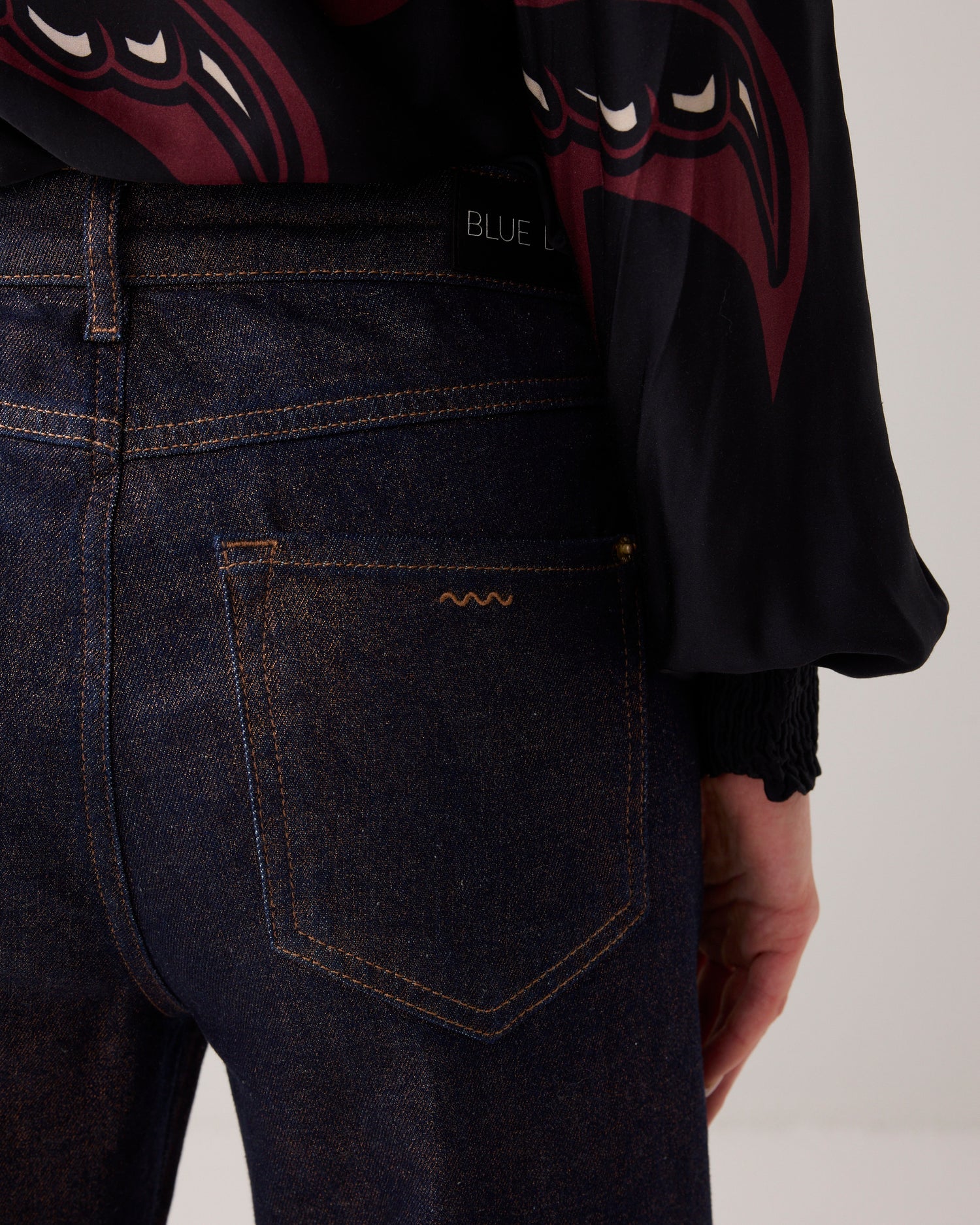 Straight-leg jeans with turn-ups