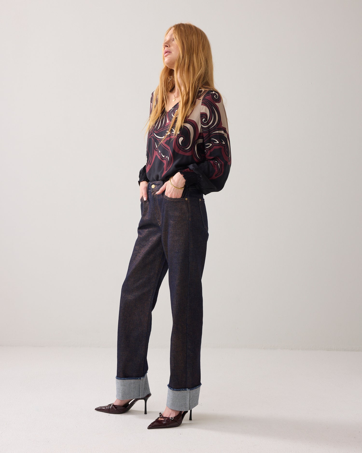 Straight-leg jeans with turn-ups