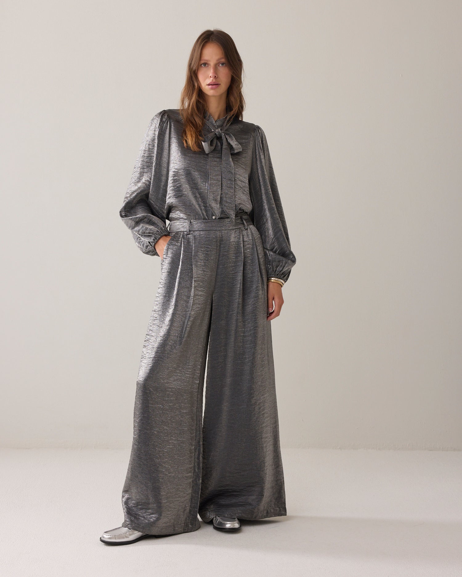 Wide metallic trousers