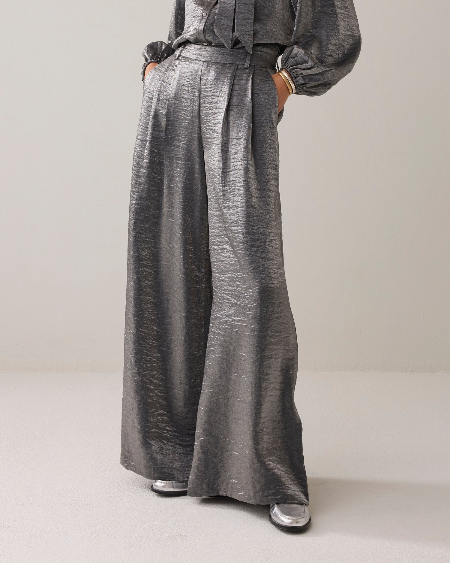 Wide metallic trousers