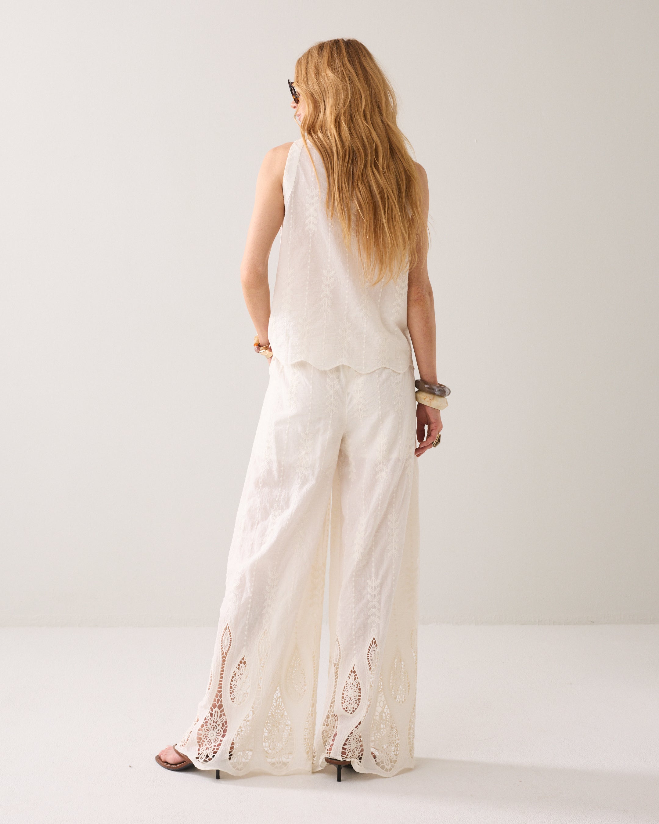 Pantalon large en voile brodé