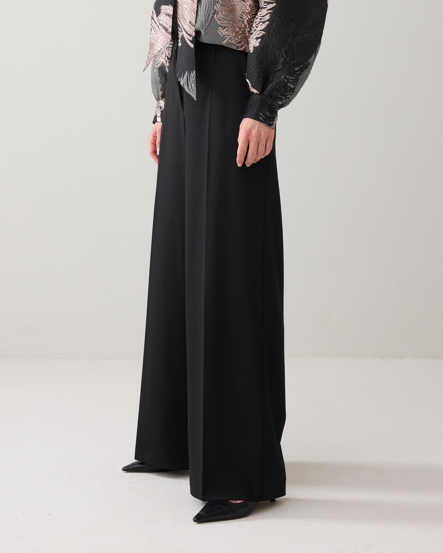 Wide-leg pinstripe pants
