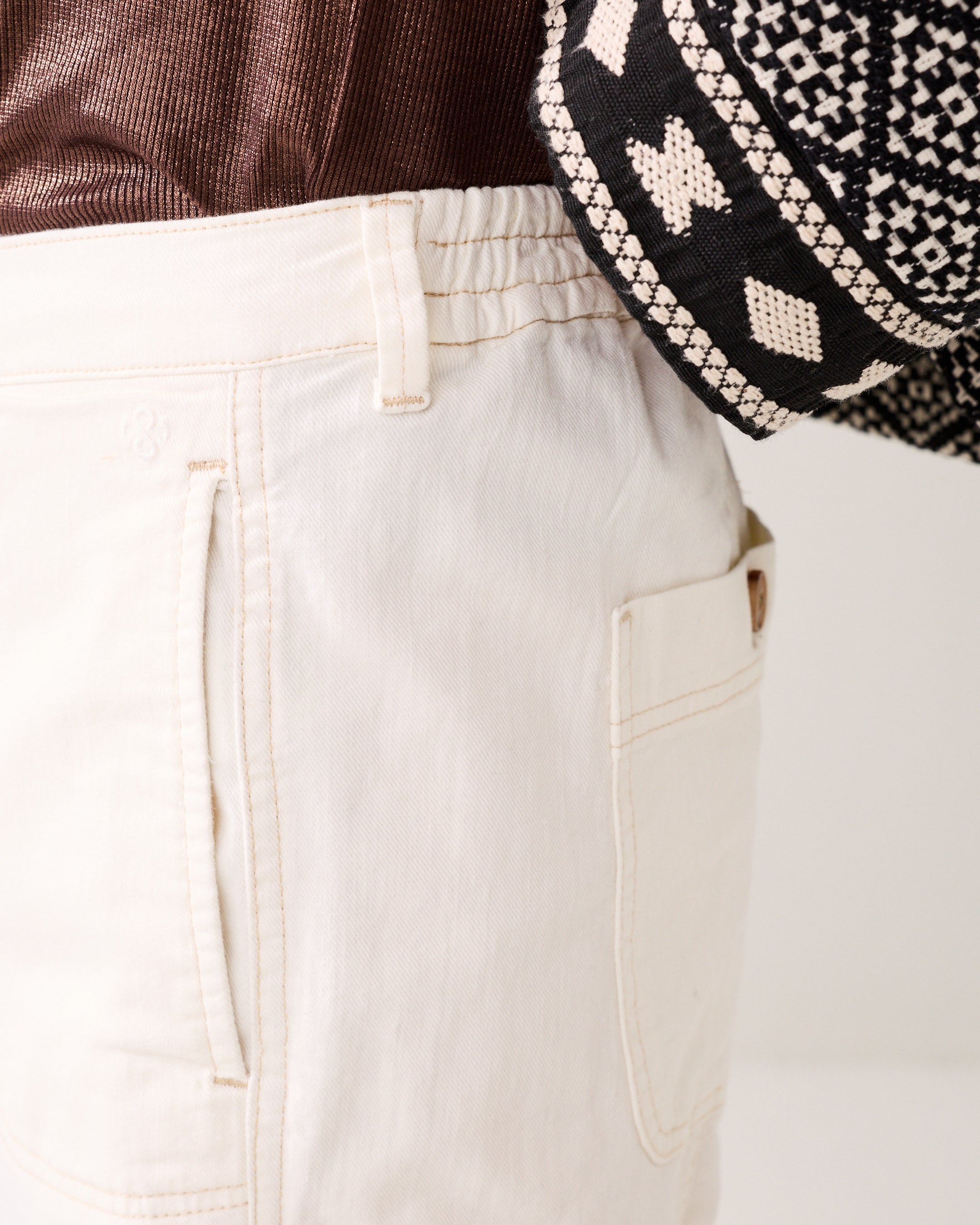 Loose tapered broek met knoopsluiting