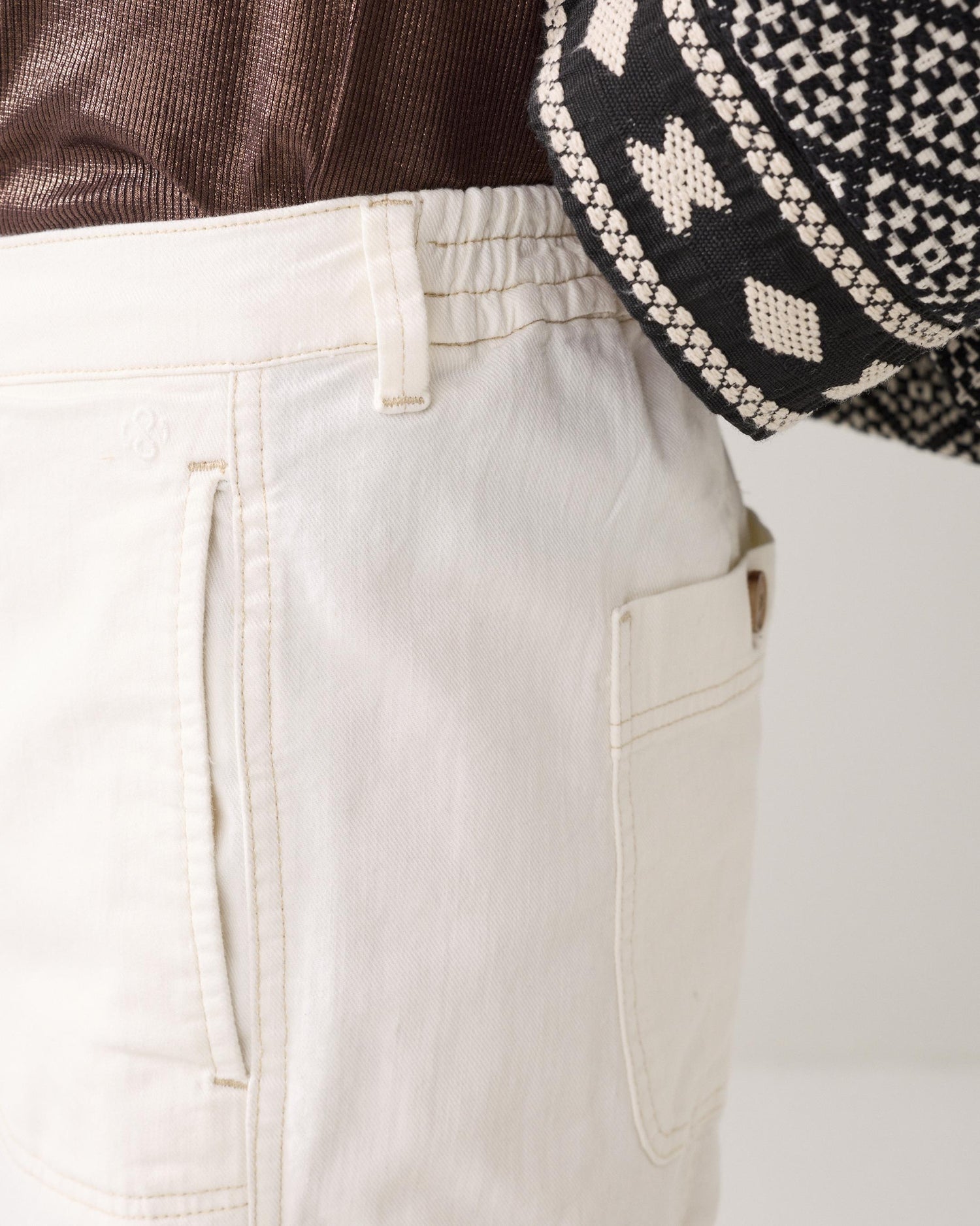 Loose Tapered Hose mit Knopfverschluss