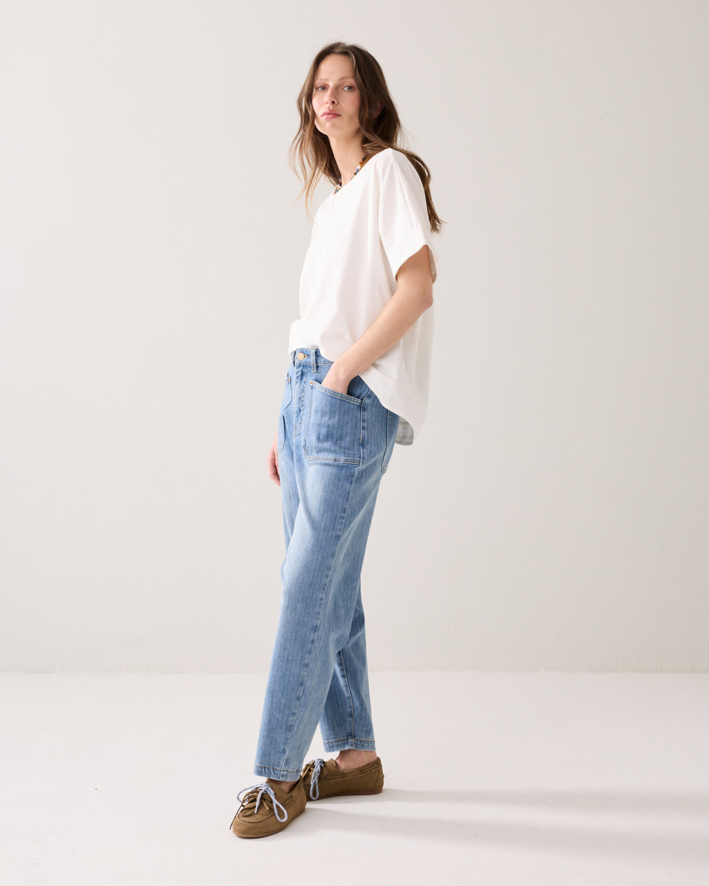 Jeans avec une bande imprimée au laser