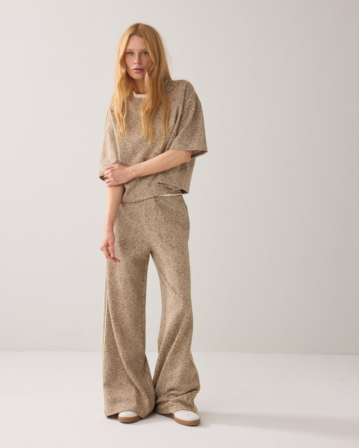 Pantalon large à chevrons