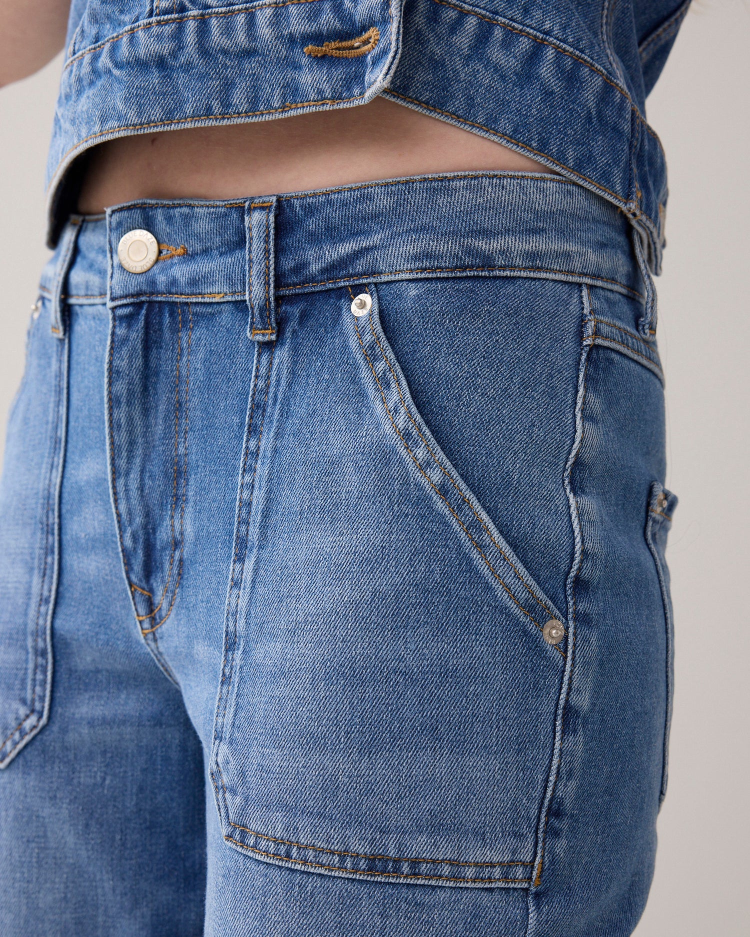 Tapered jeans stonewash