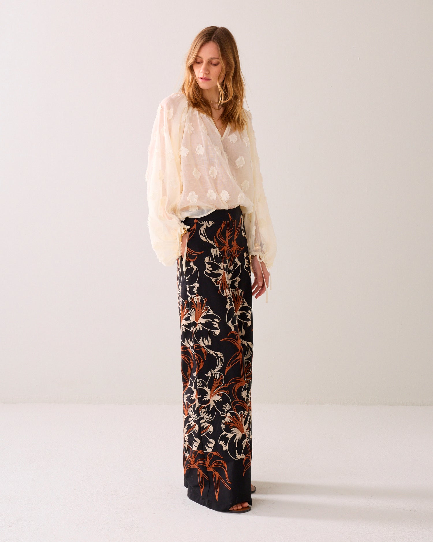 Geborduurde lange broek