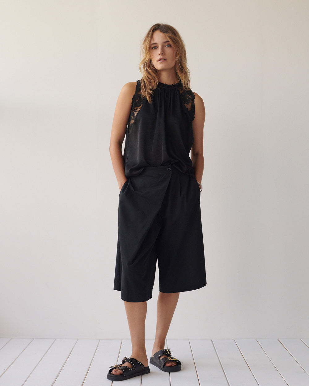 Bermuda broek met overslag