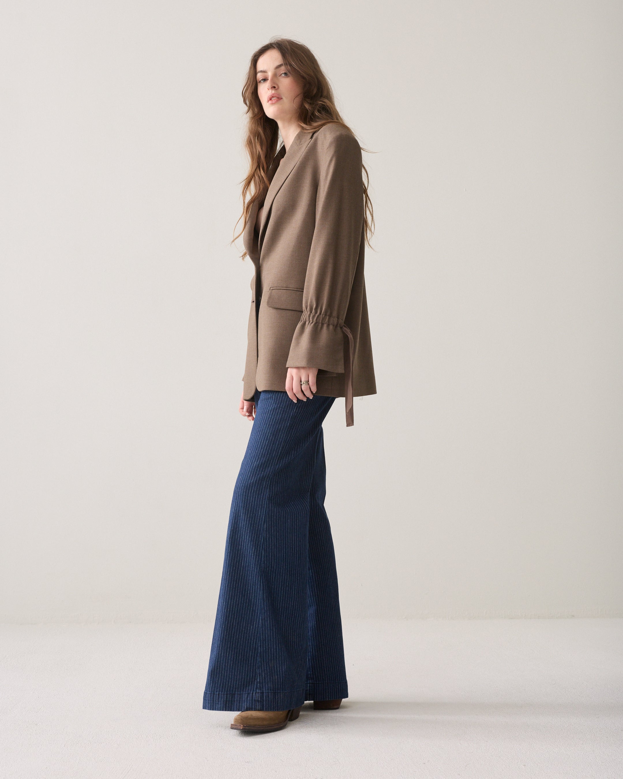 Superflared denim met pinstripe