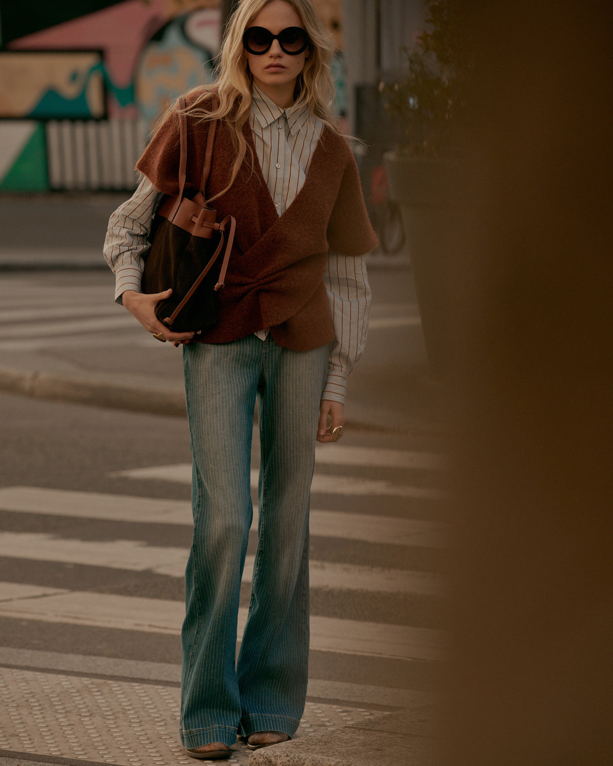 Stone-wash flared jeans