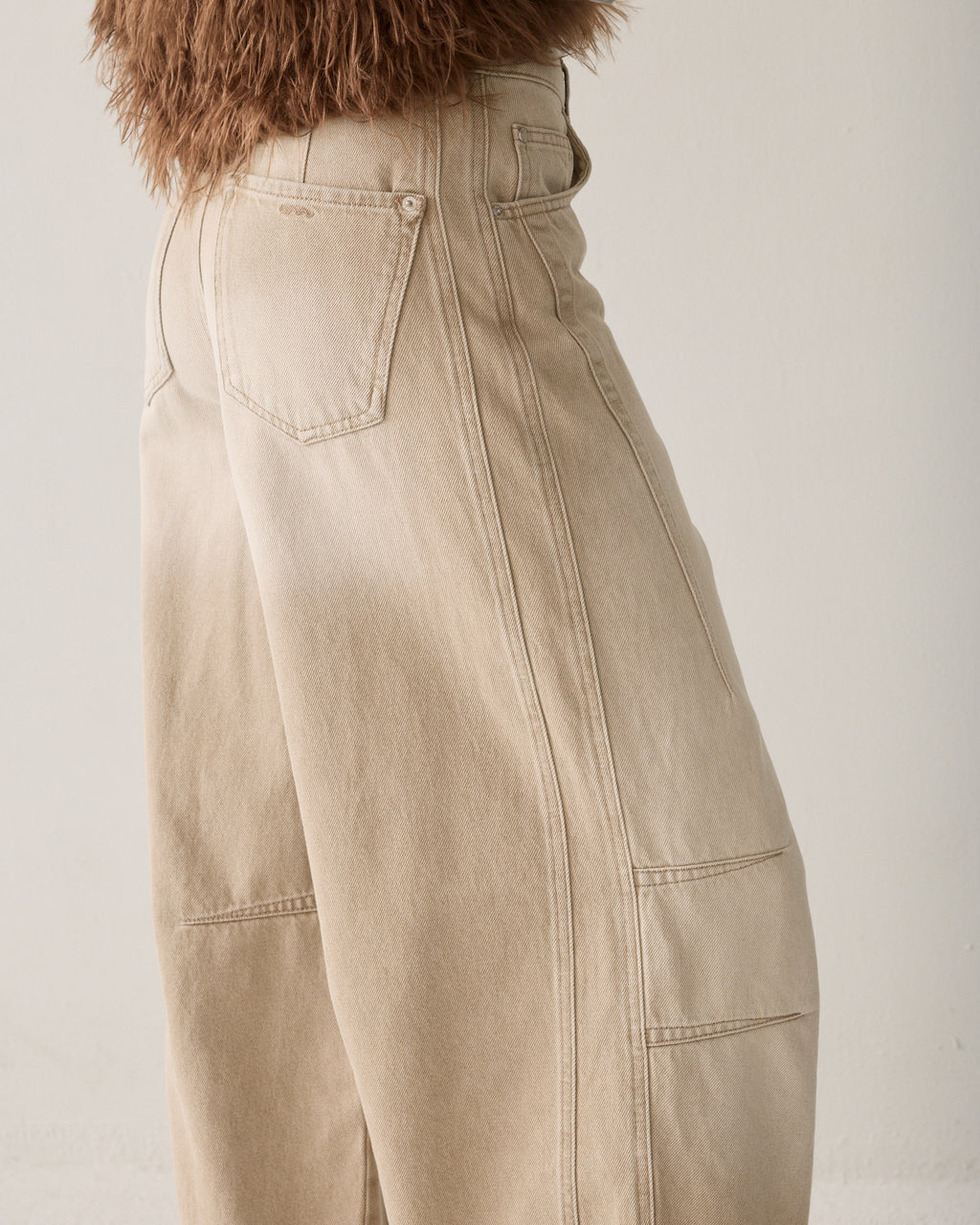 Barrel-fit jeans in greige