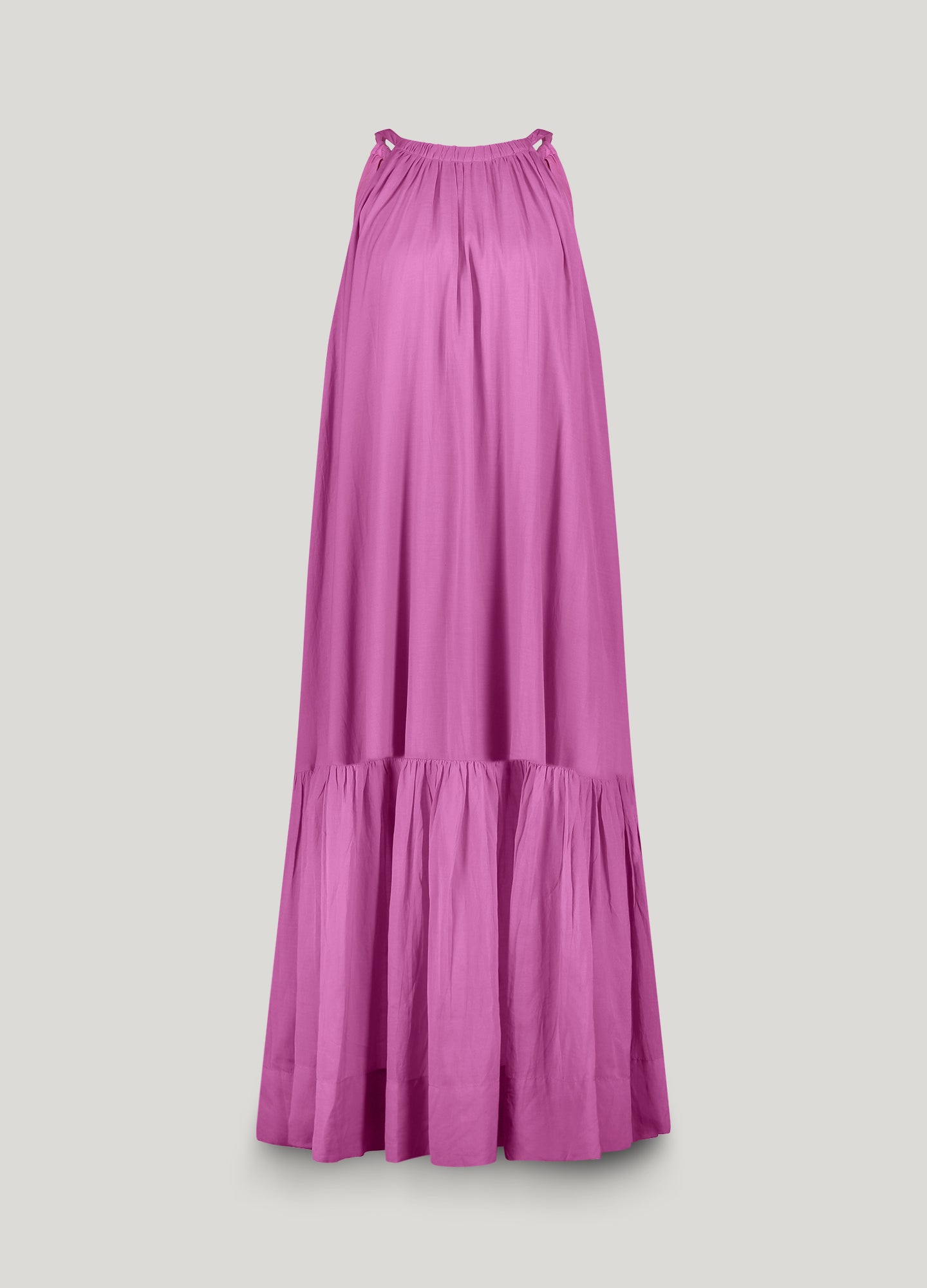 Glänzendes Neckholderkleid
