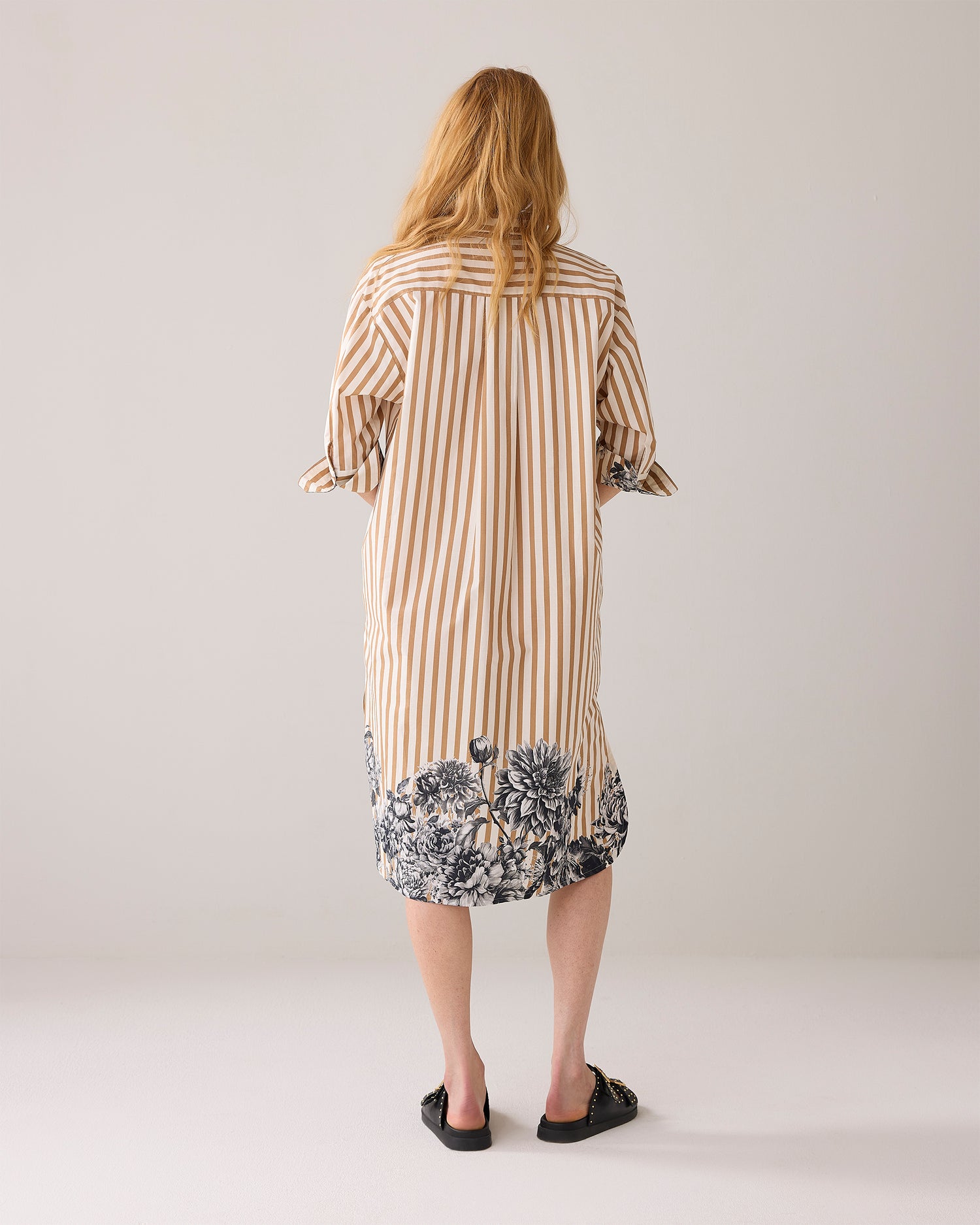 Langes Hemdkleid Blumendetails
