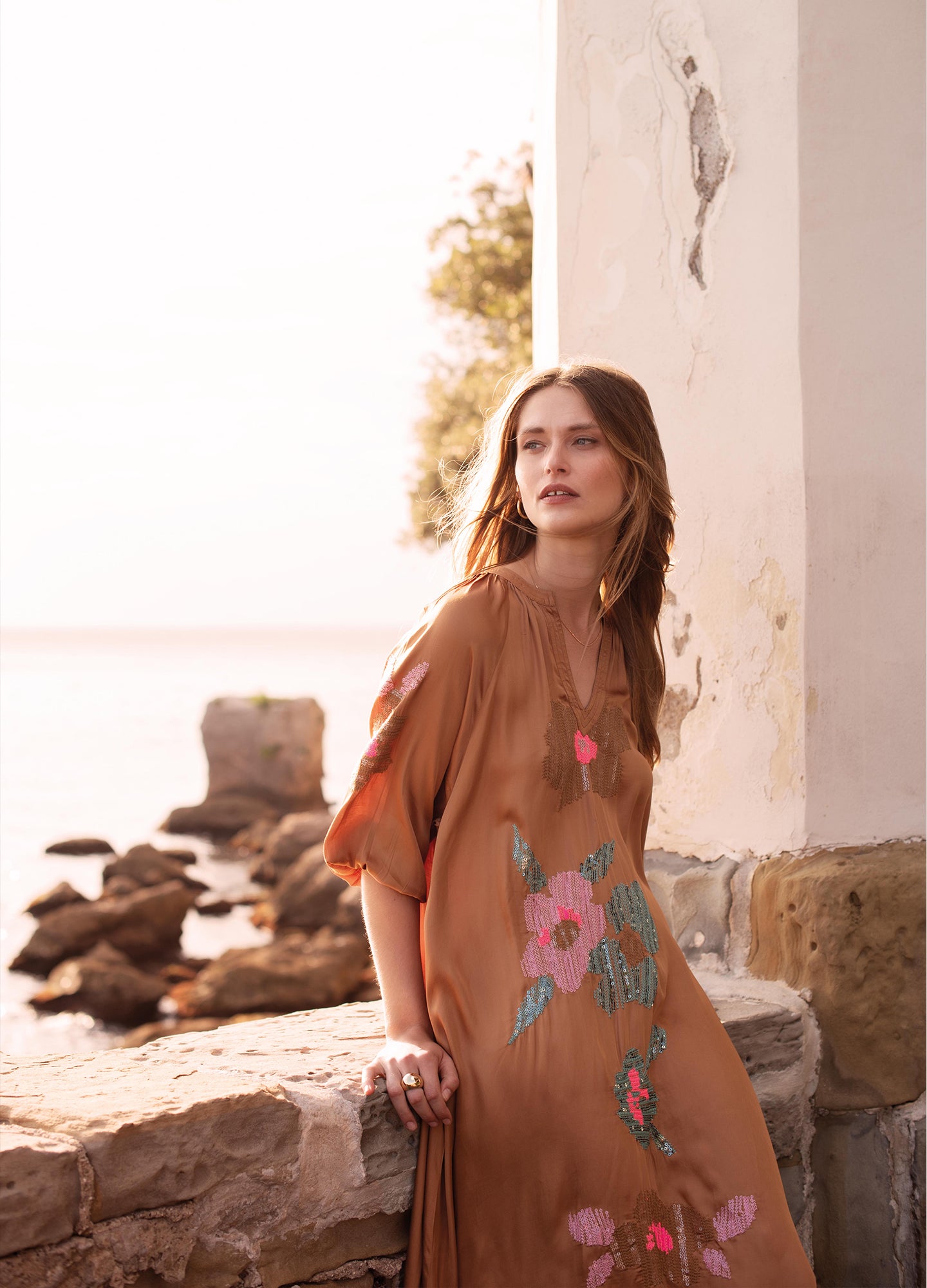 Glänzendes Kleid mit Pailletten