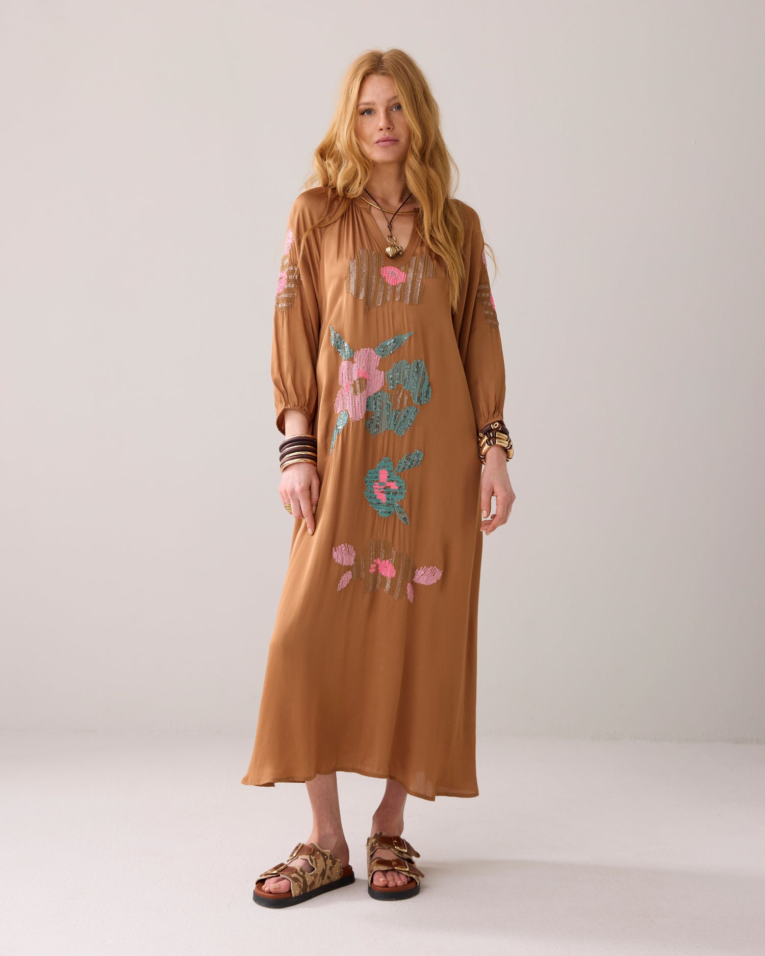 Glänzendes Kleid mit Pailletten
