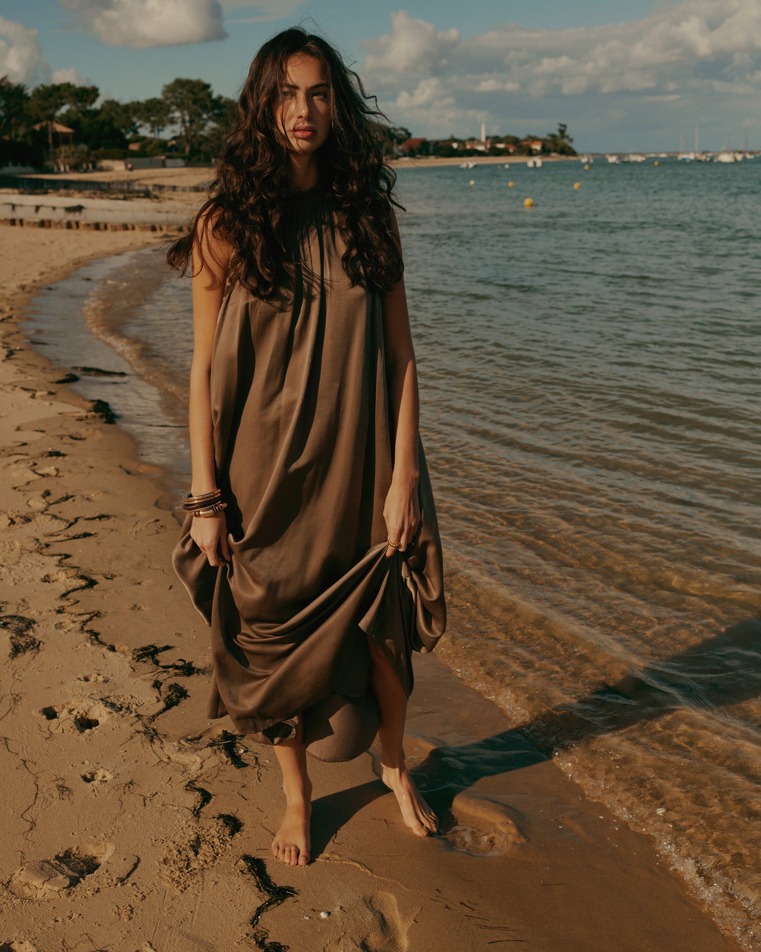 Lange halterjurk met kant