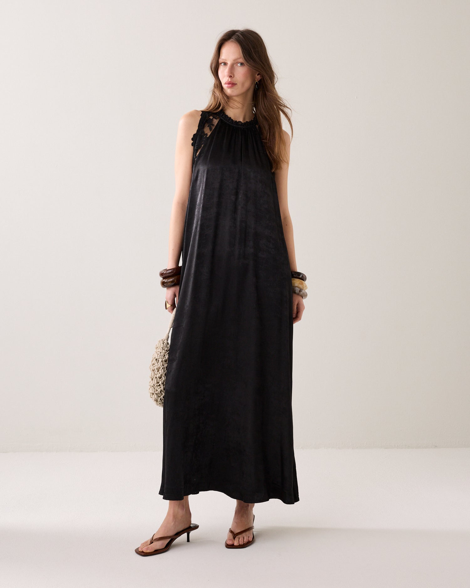 Lange halterjurk met kant