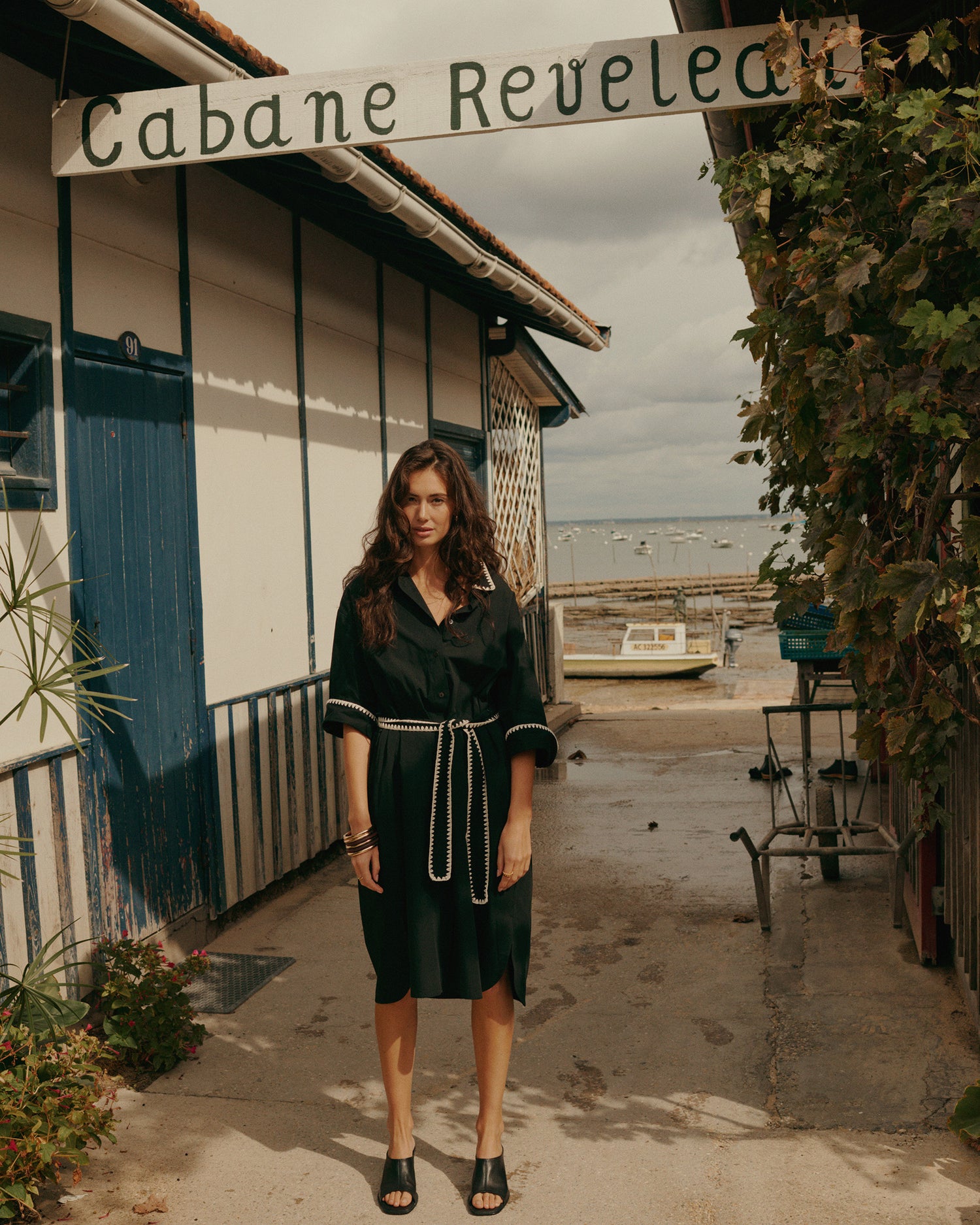 Shirt dress with festoon stitching