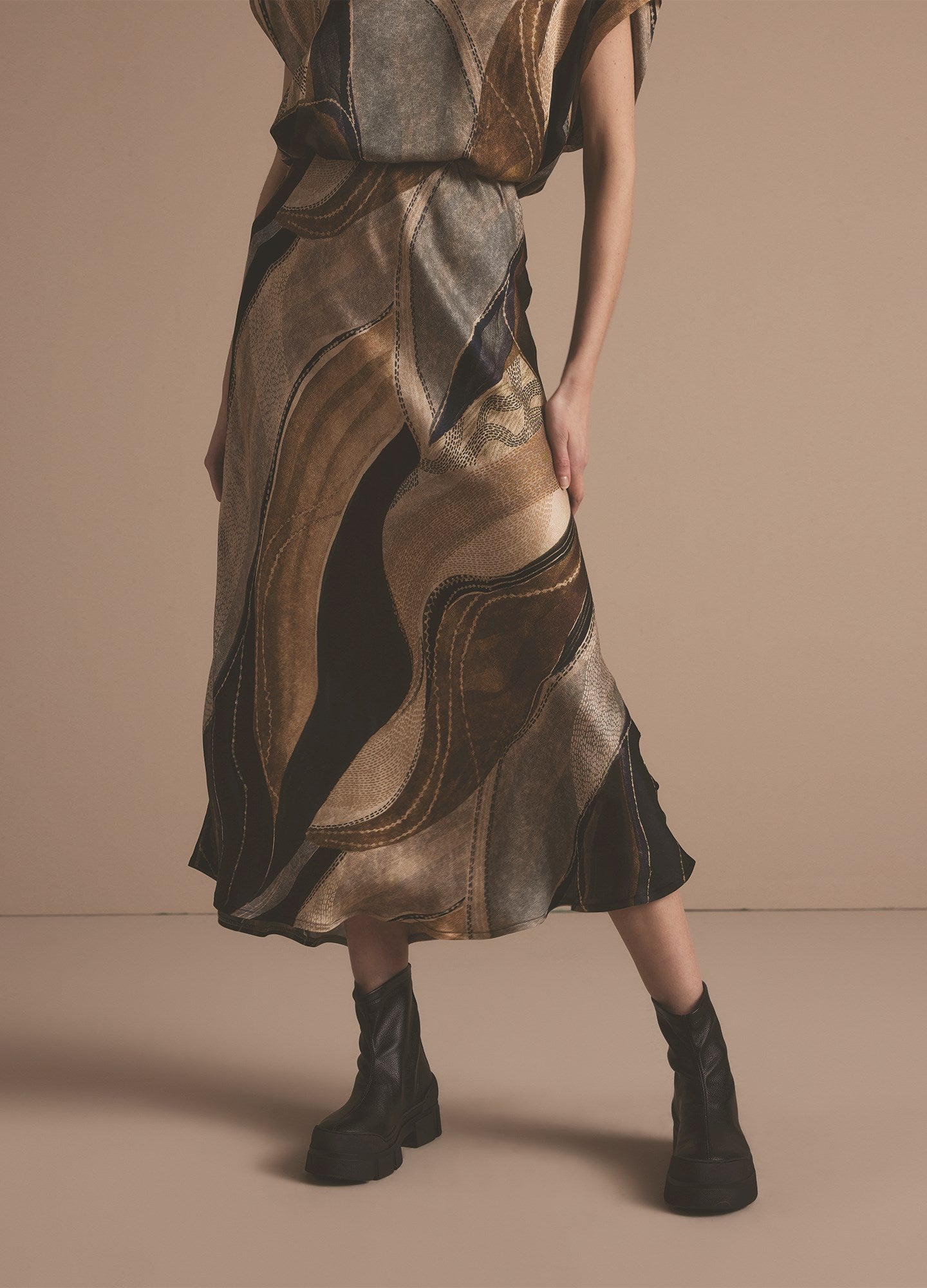 Long skirt with organic print