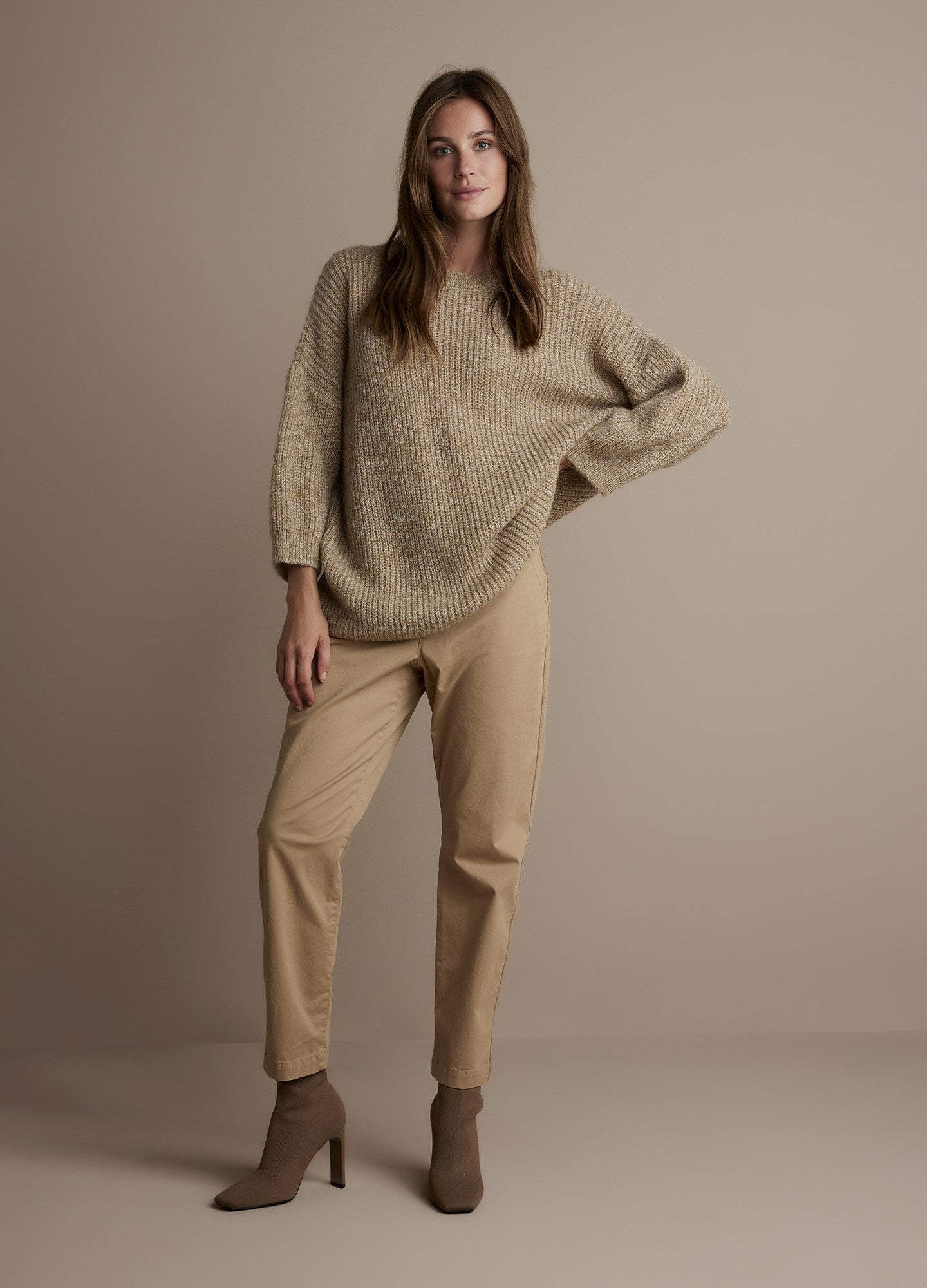 Loose-fitting knitted jumper