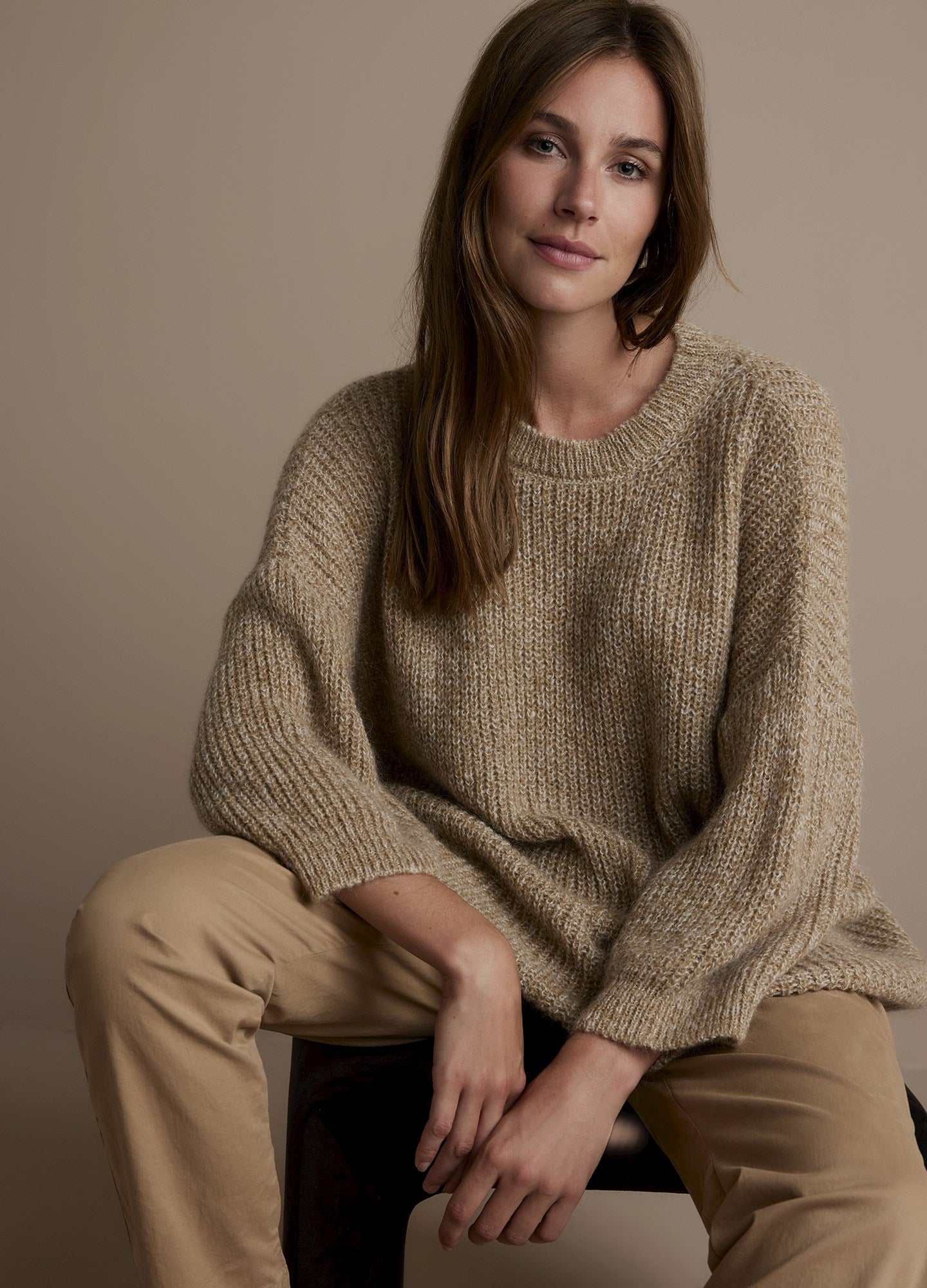 Loose-fitting knitted jumper