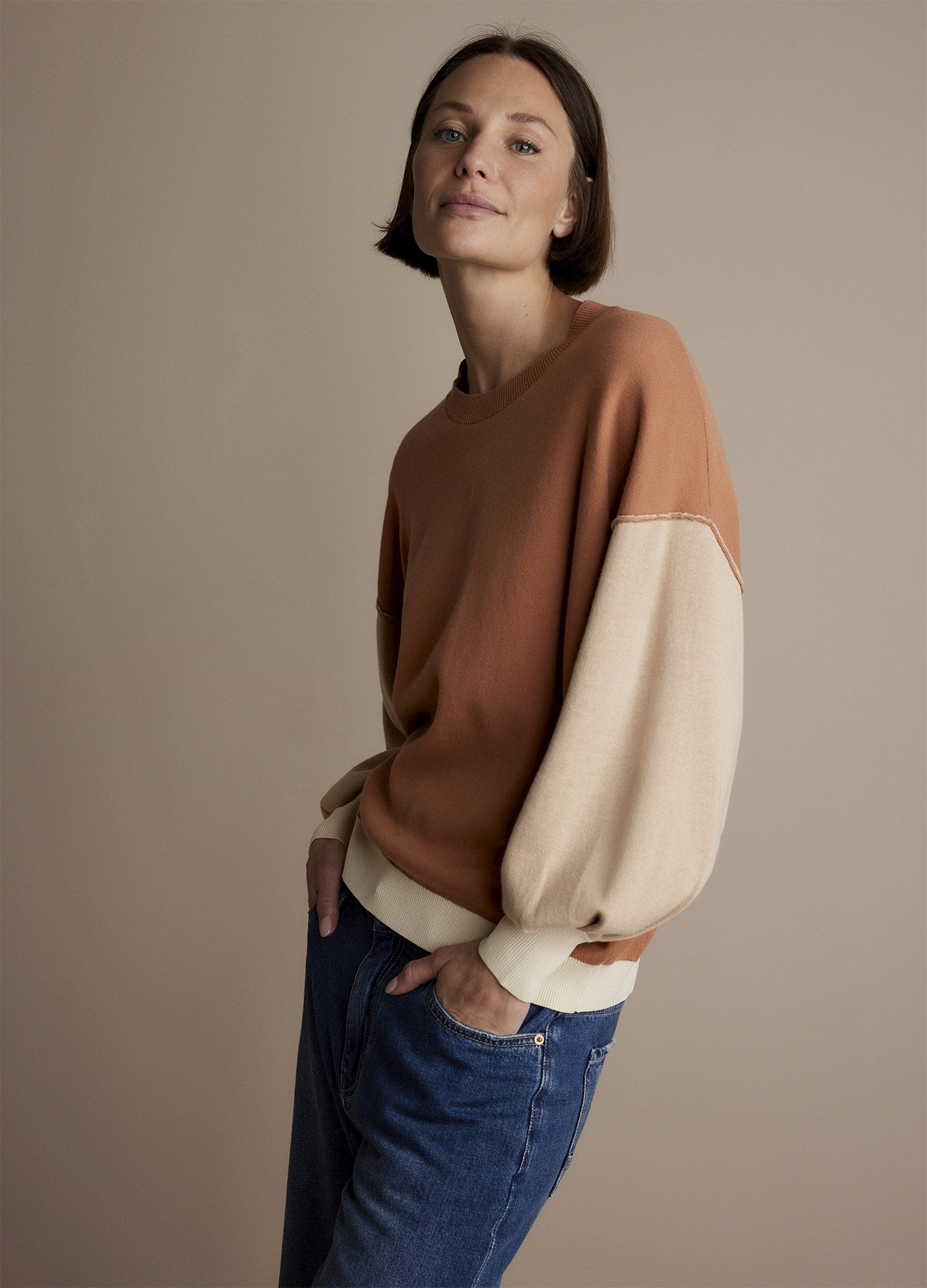 Jumper with puff sleeves