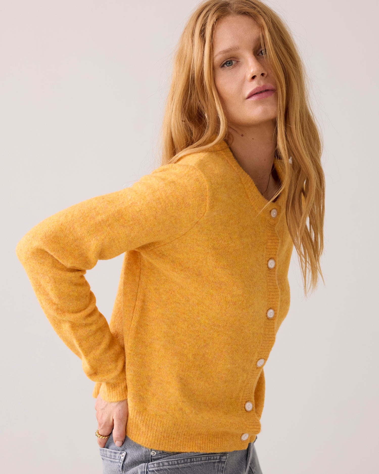 Strickjacke mit fancy Knöpfen