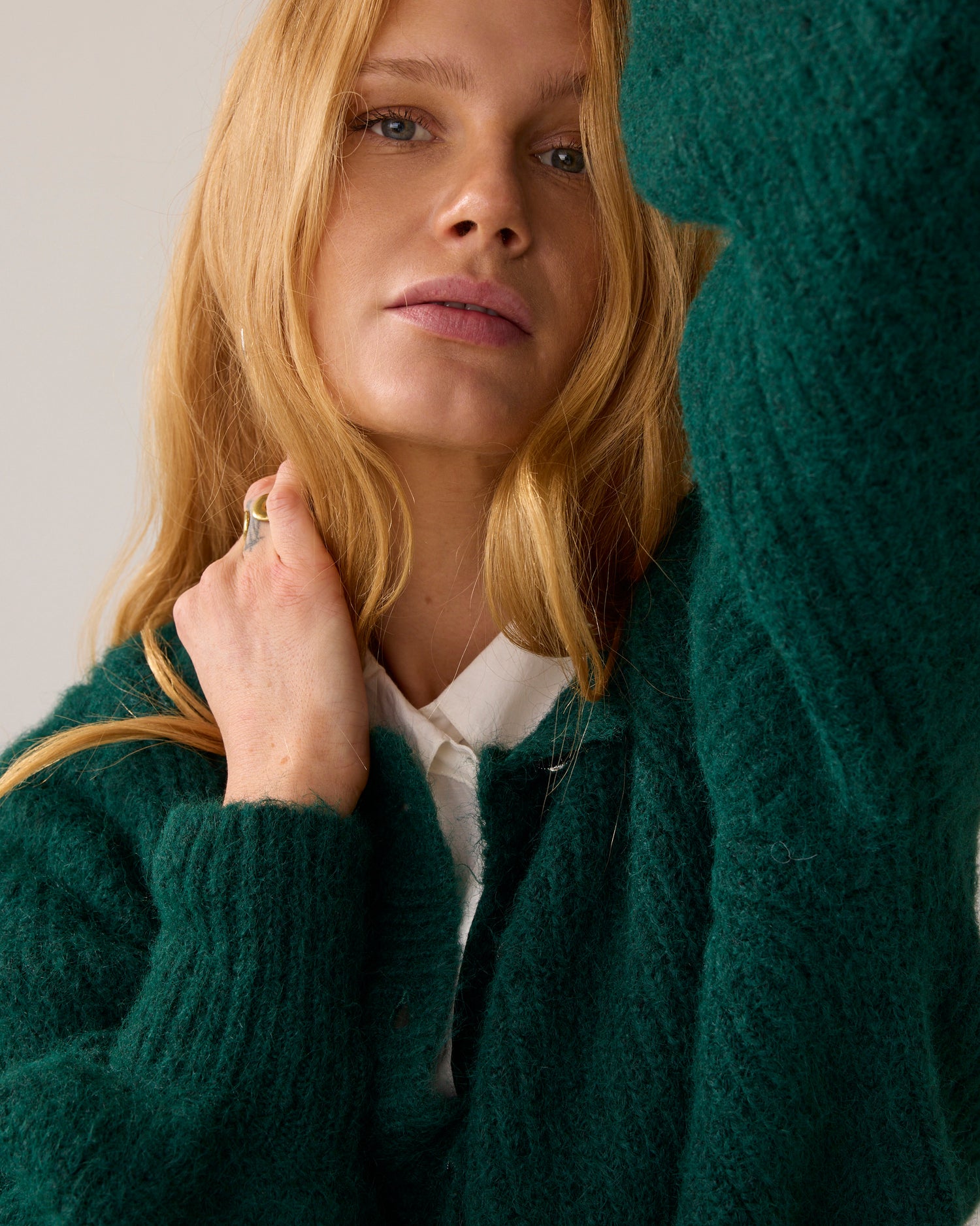 Knitted cardigan with large puff sleeves