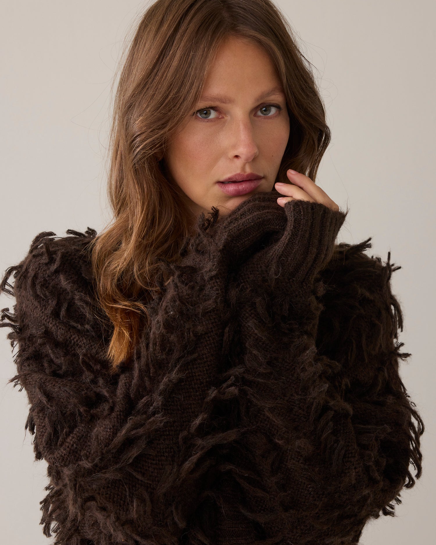 Strickjacke aus Woll-Alpaka-Blend mit Fransen