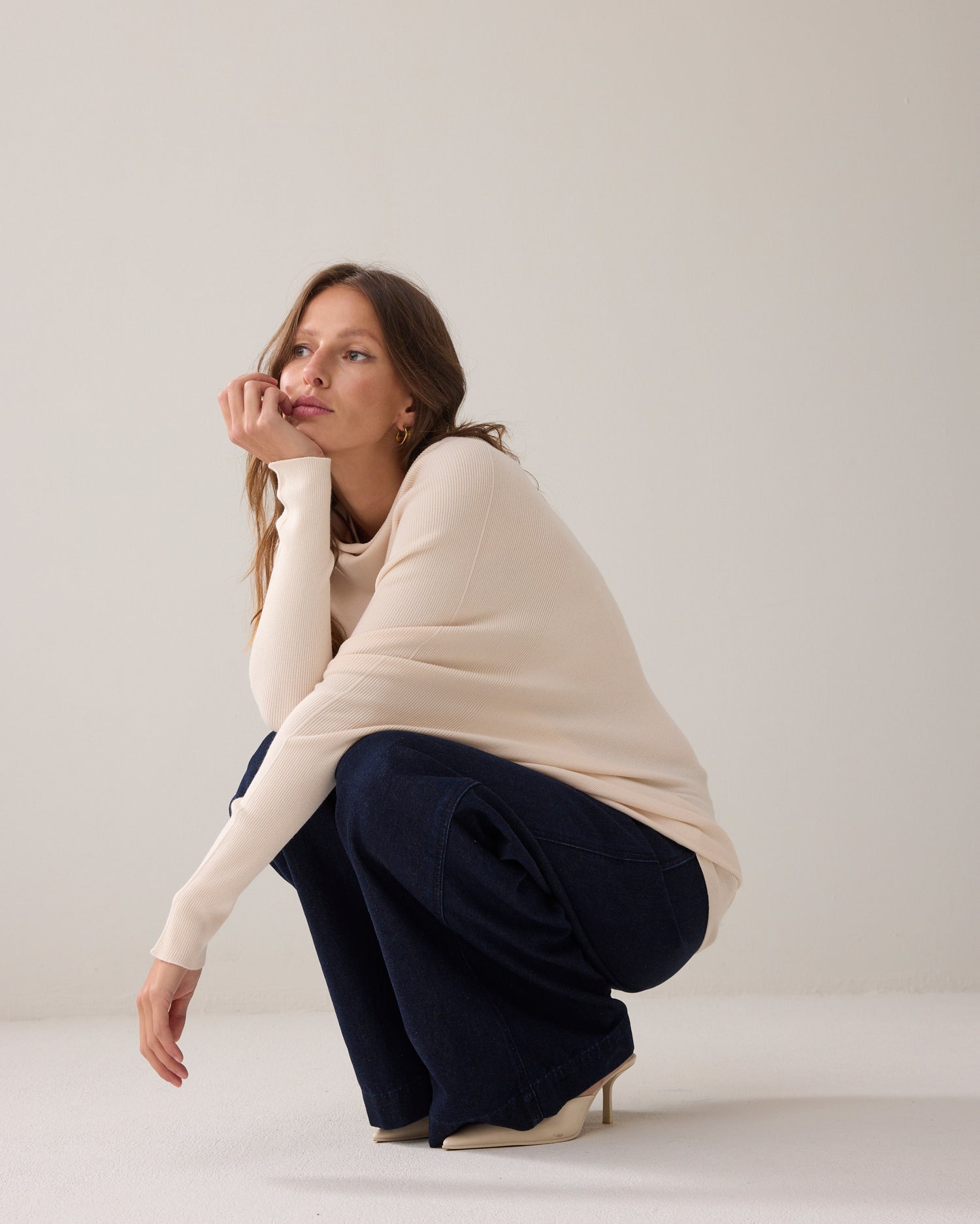 Asymmetrische trui naadloos gebreid