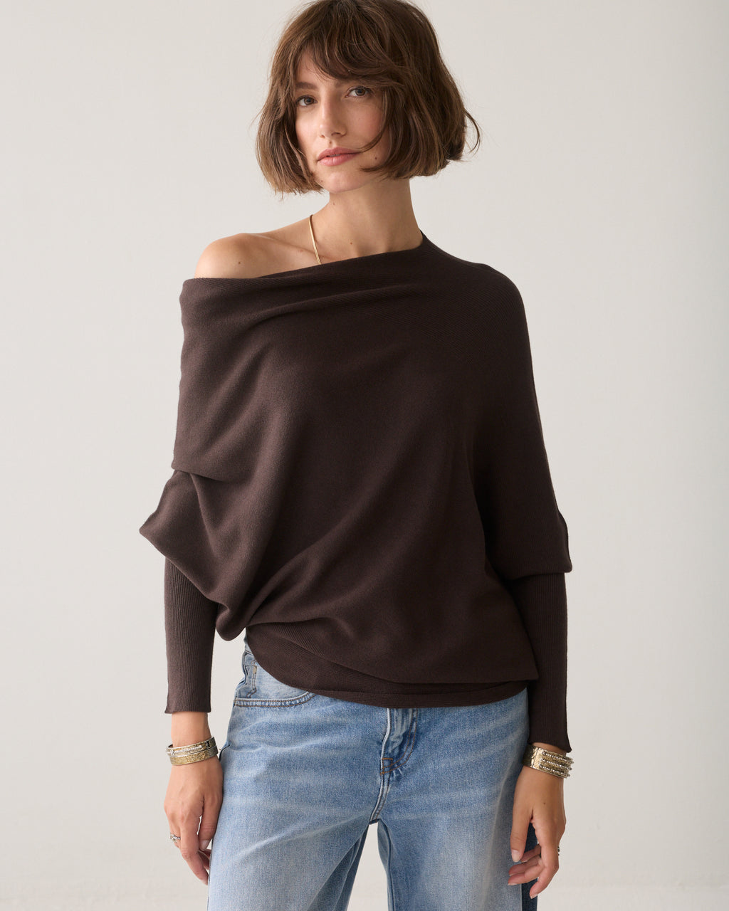 Pull asymétrique tricoté sans coutures