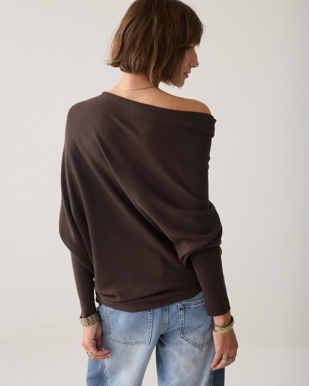 Pull asymétrique tricoté sans coutures