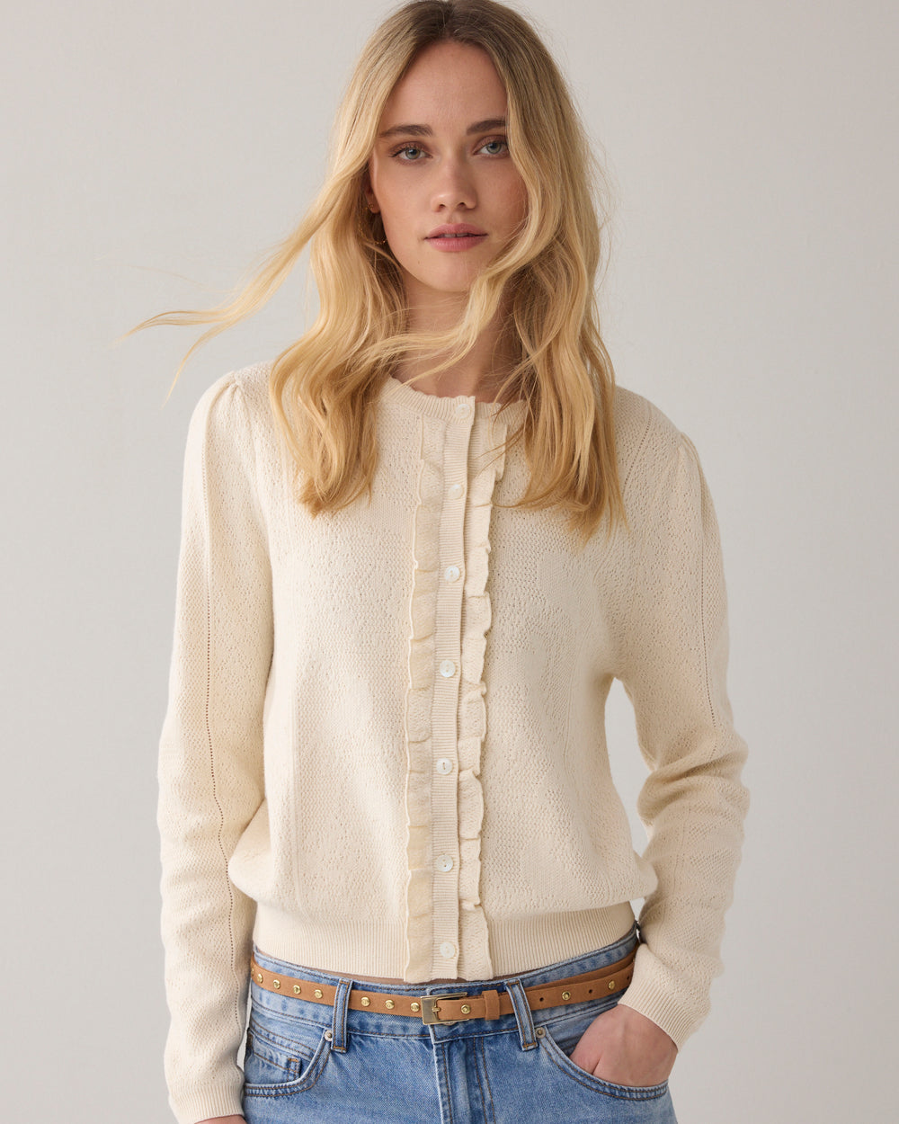 Cardigan tricoté avec motif de dentelle