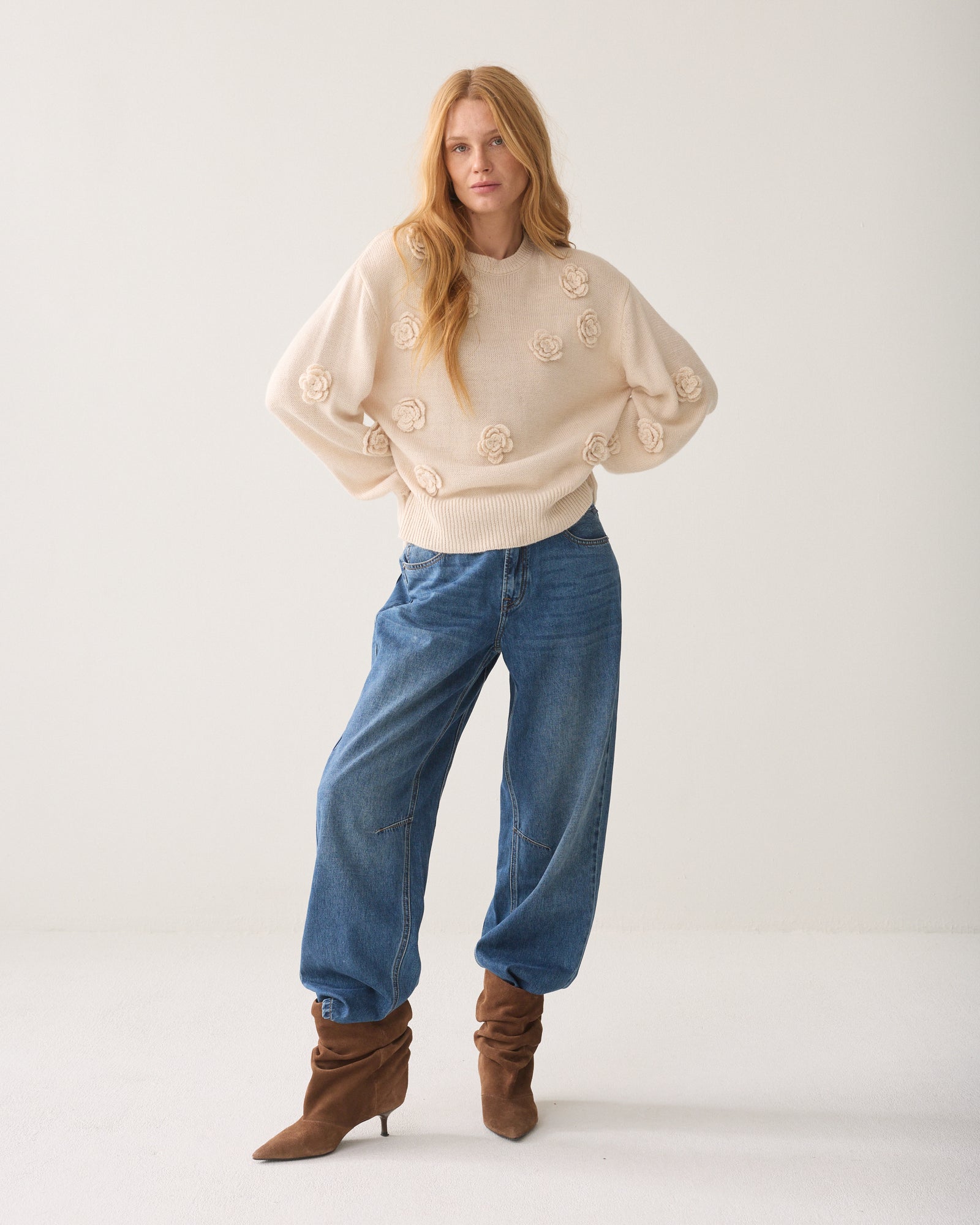 Sweater met geborduurde bloemen