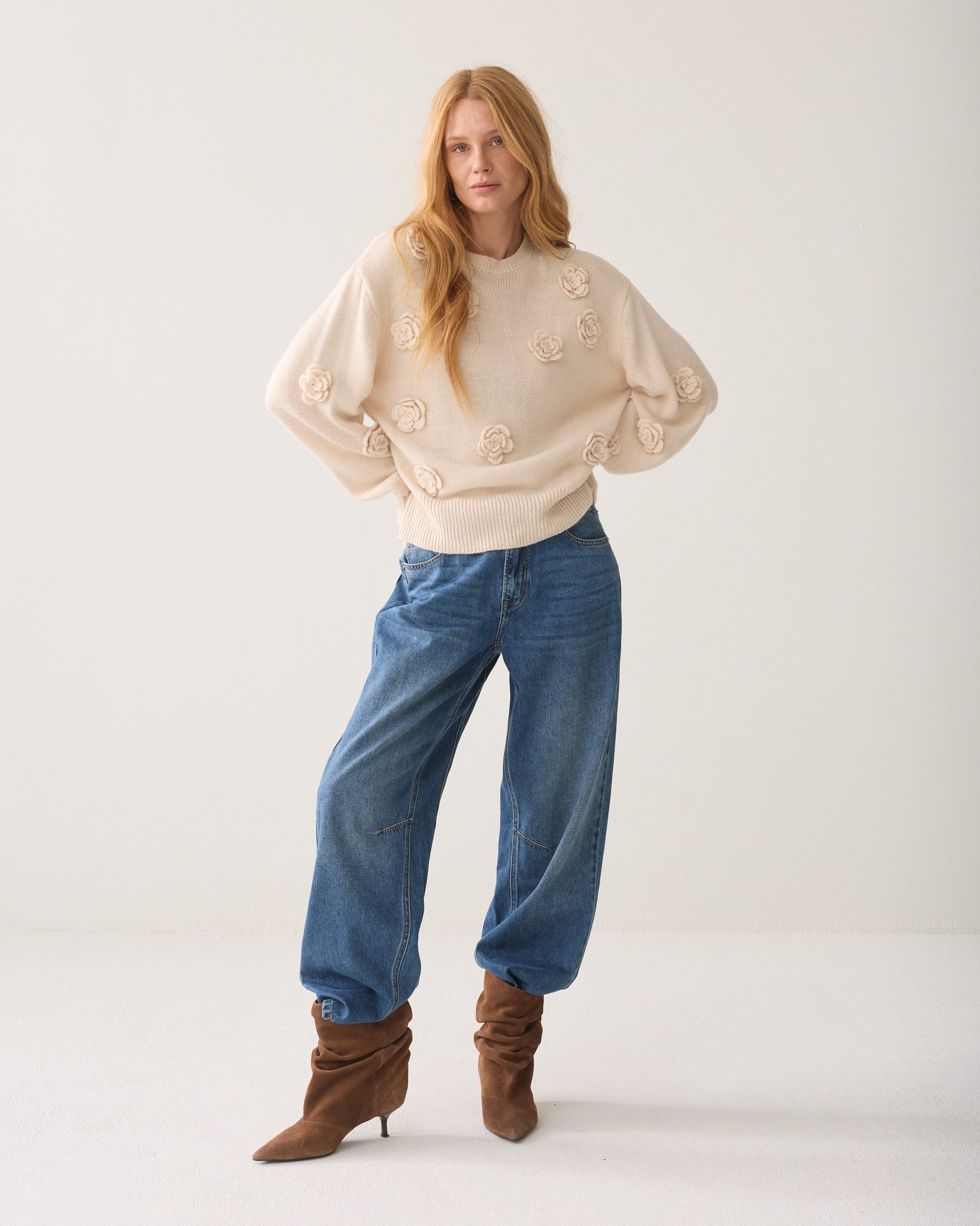 Sweater met geborduurde bloemen