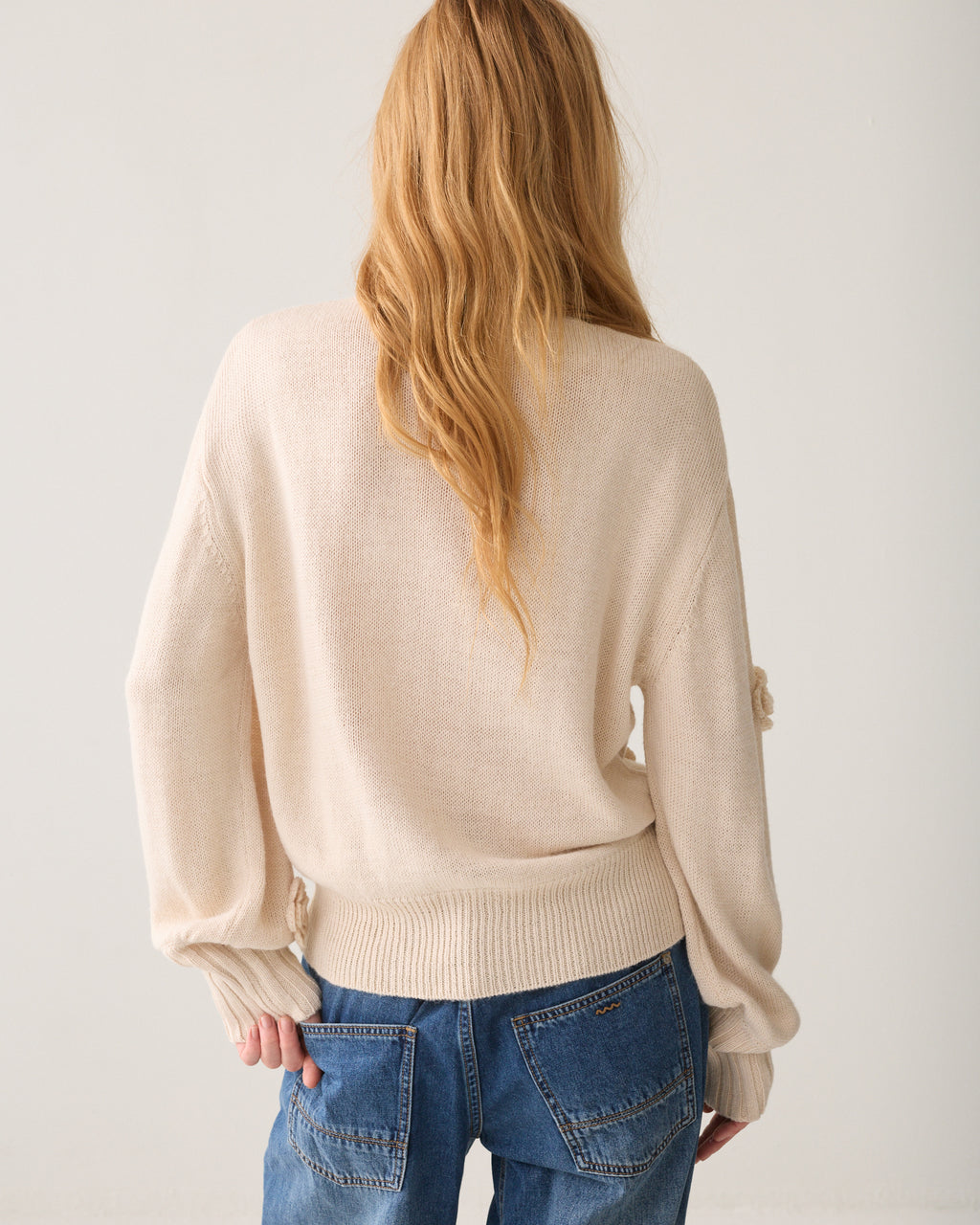 Sweater met geborduurde bloemen