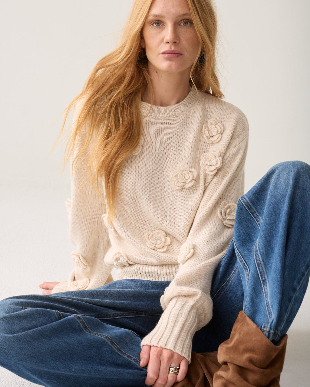 Sweater met geborduurde bloemen