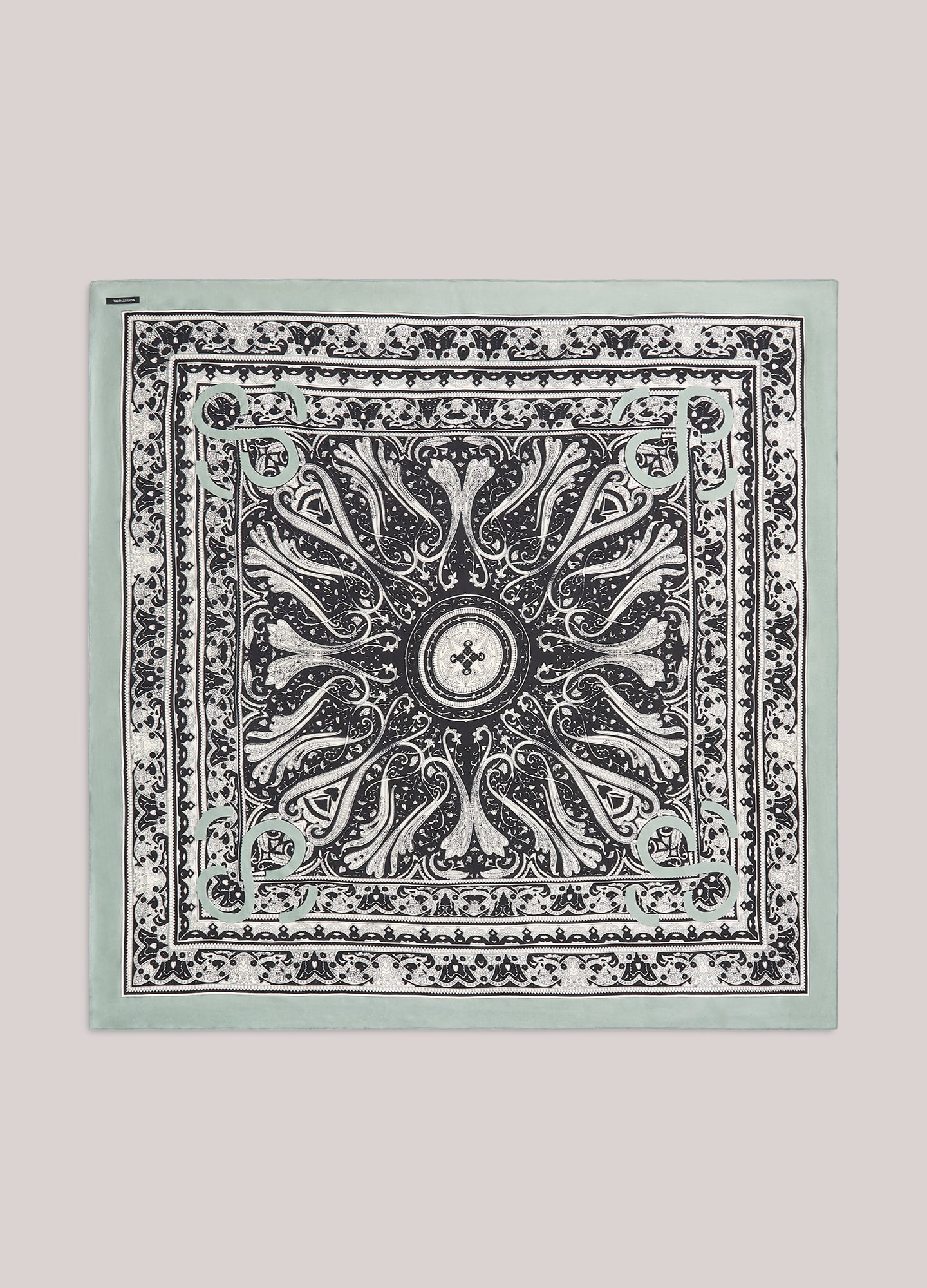 Square scarf in satin viscose