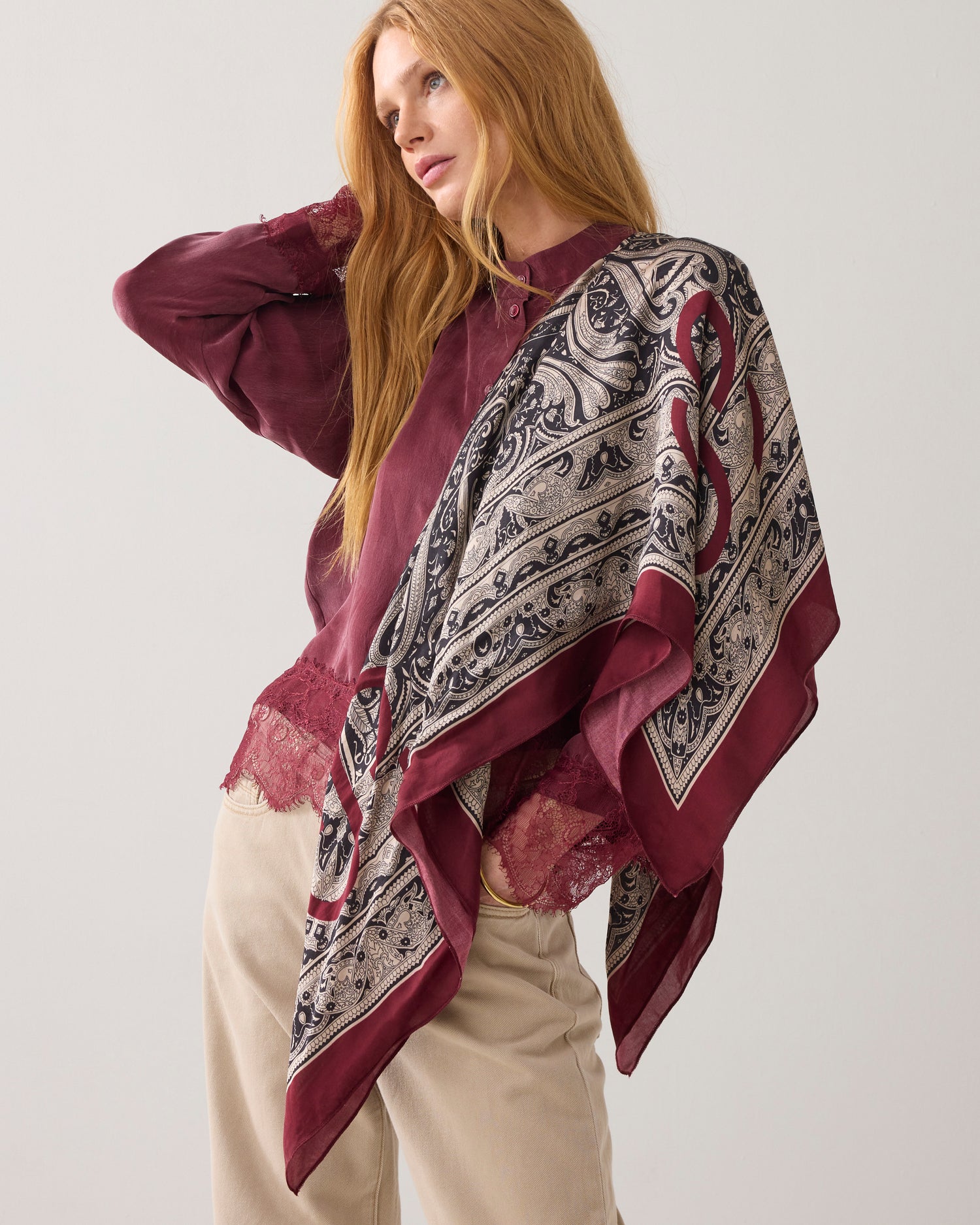 Square scarf in satin viscose