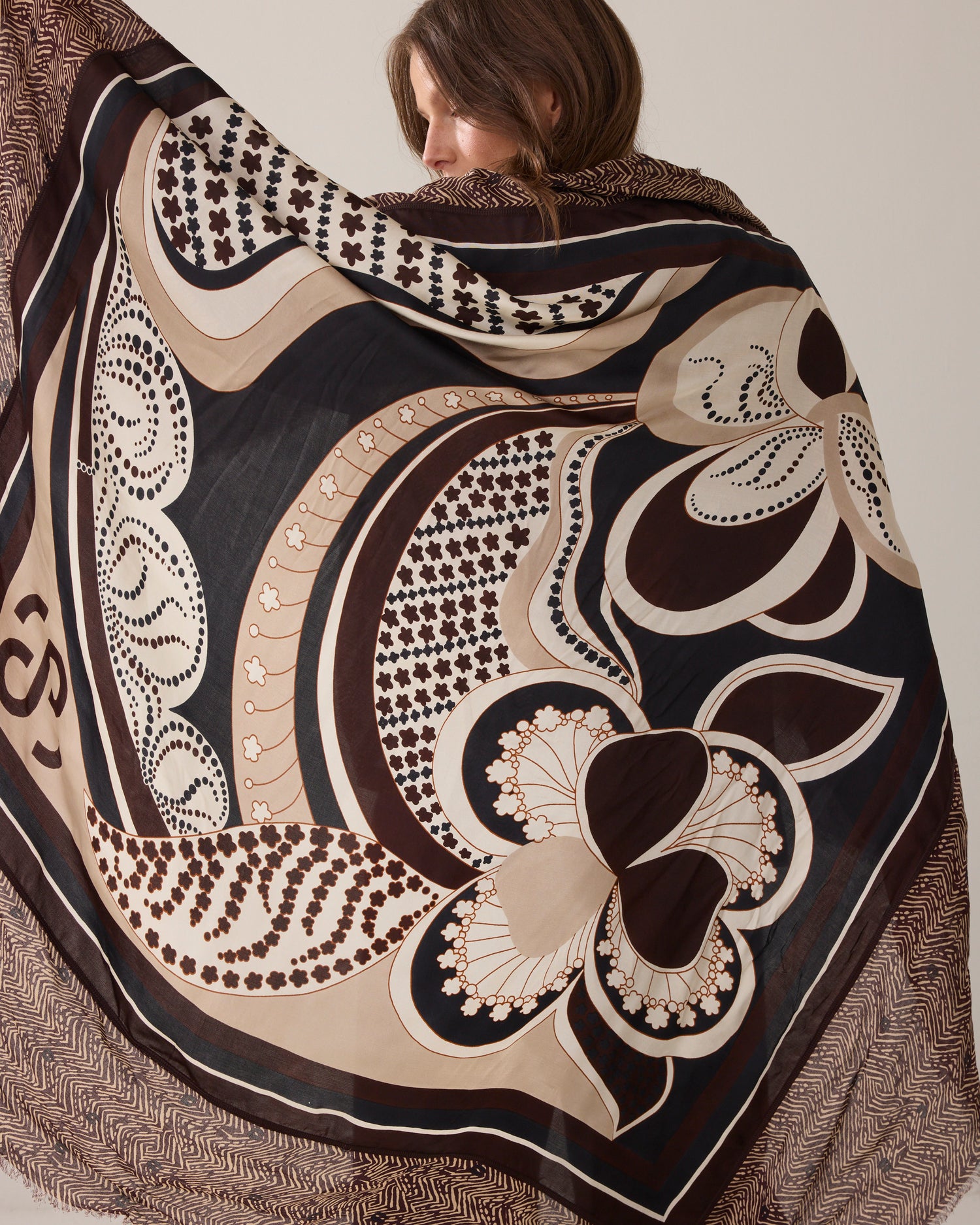 Square scarf in satin viscose