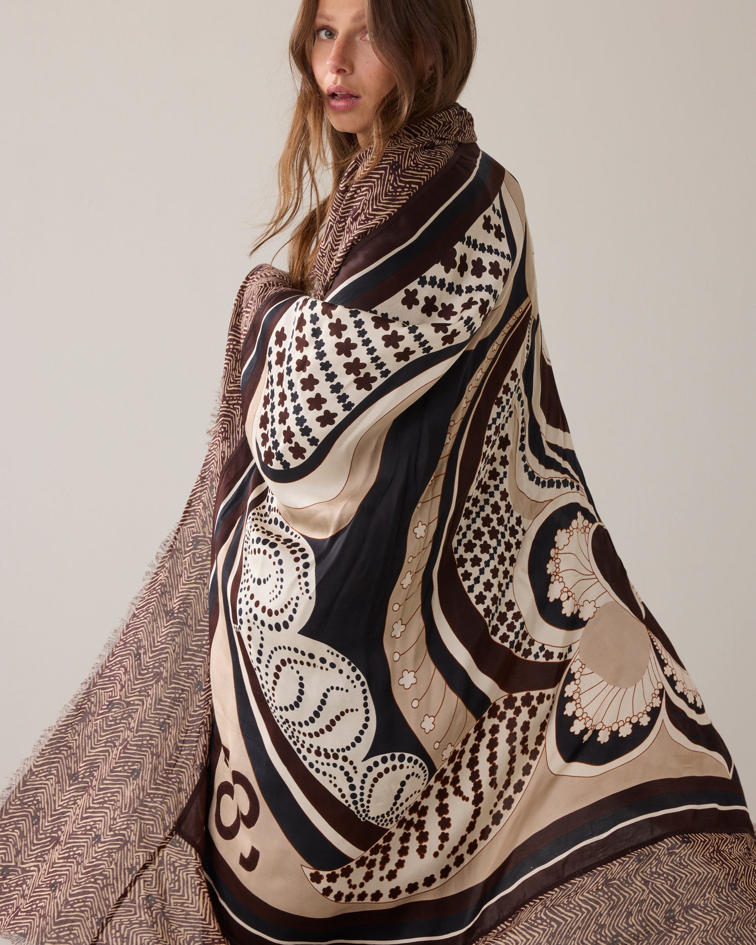 Square scarf in satin viscose