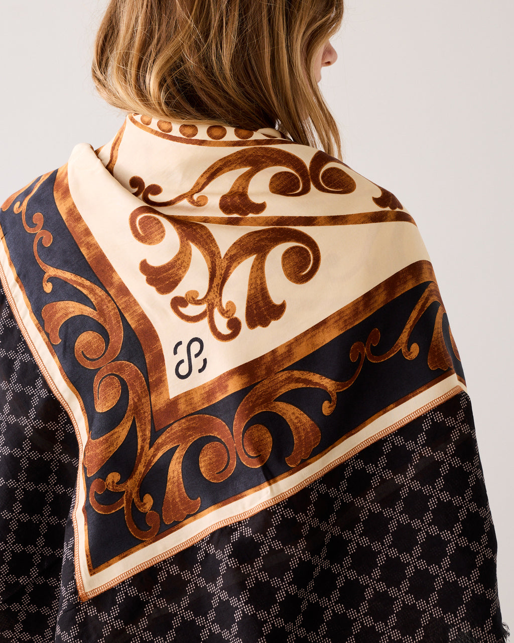 Grand foulard en satin viscose